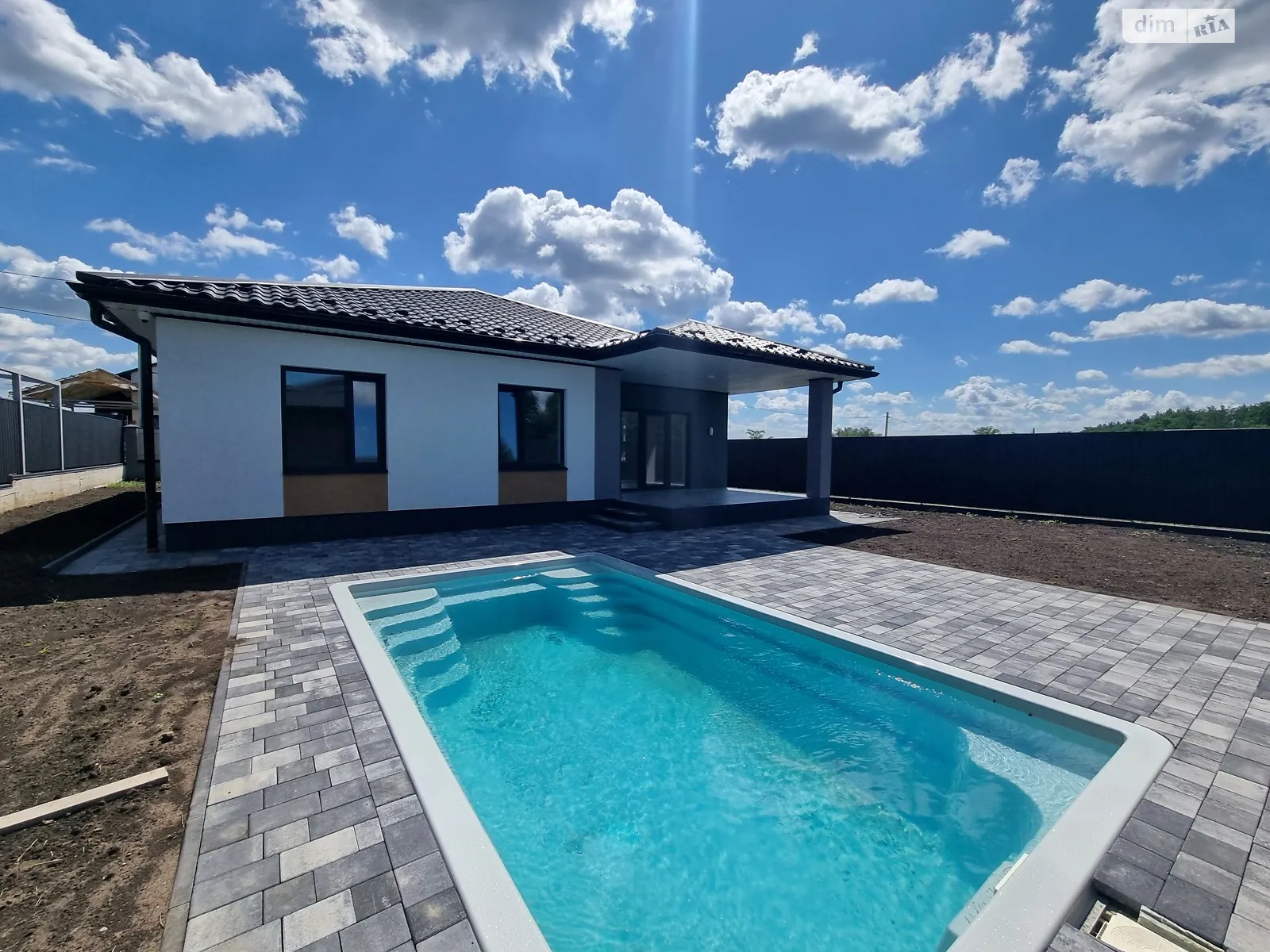 Продается одноэтажный дом 126 кв. м с бассейном, цена: 200000 $ - фото 1