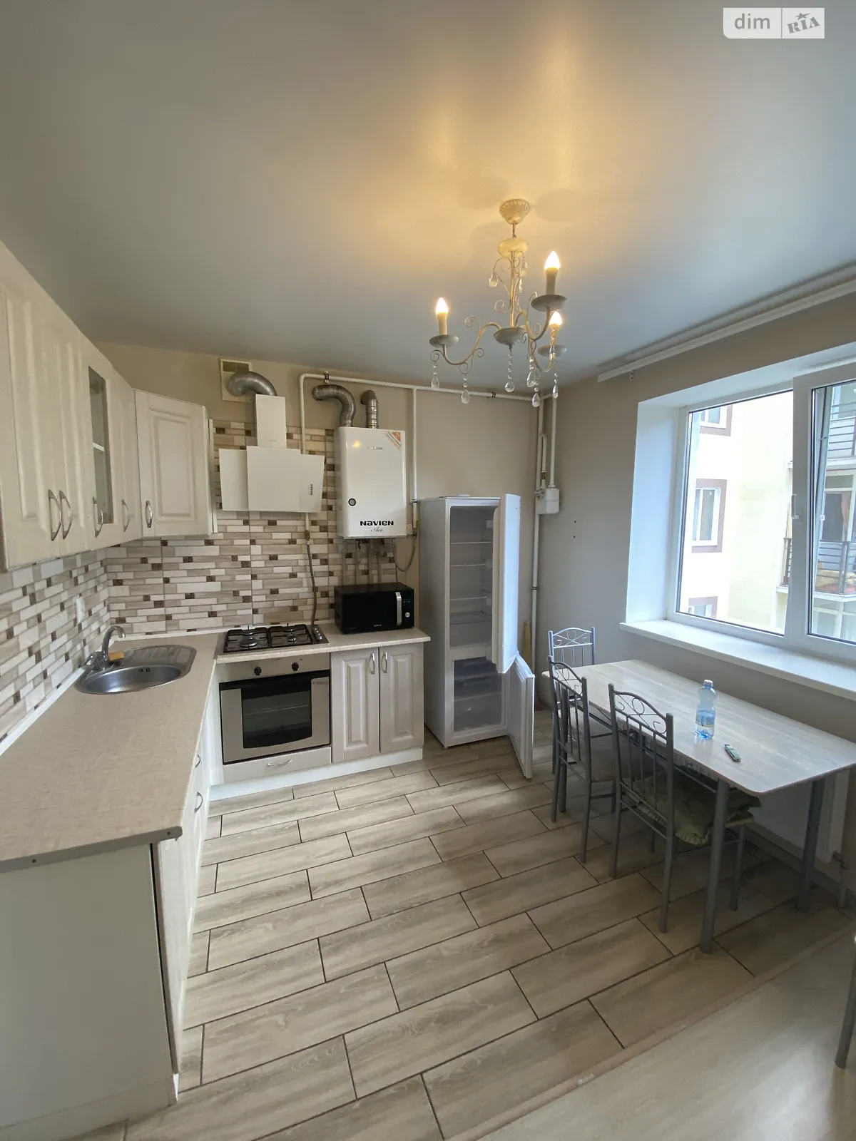 Продается 1-комнатная квартира 42 кв. м в Буче, ул. Лесная, 1Б - фото 1