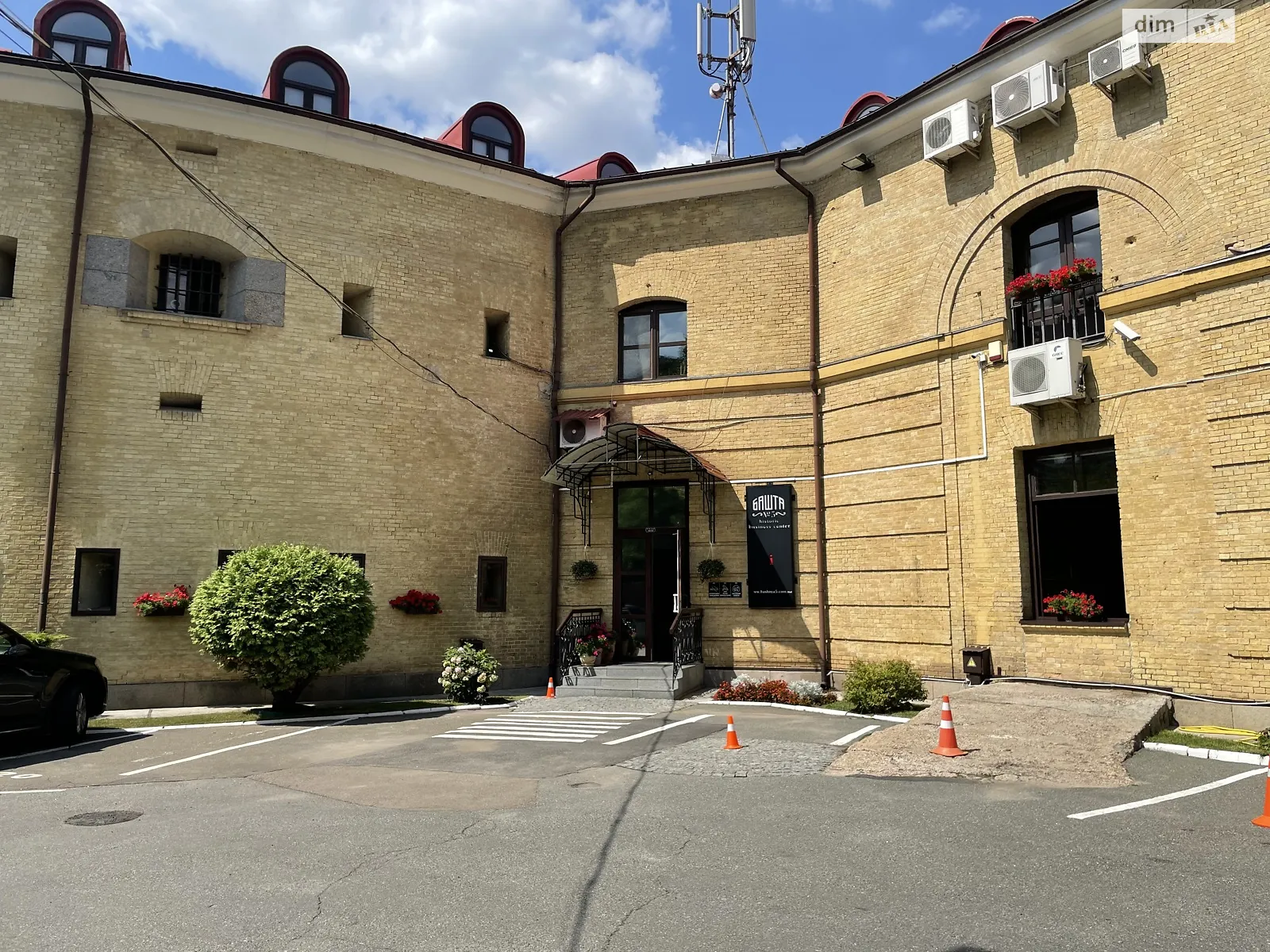 Сдается в аренду офис 318 кв. м в бизнес-центре, цена: 5300 $ - фото 1