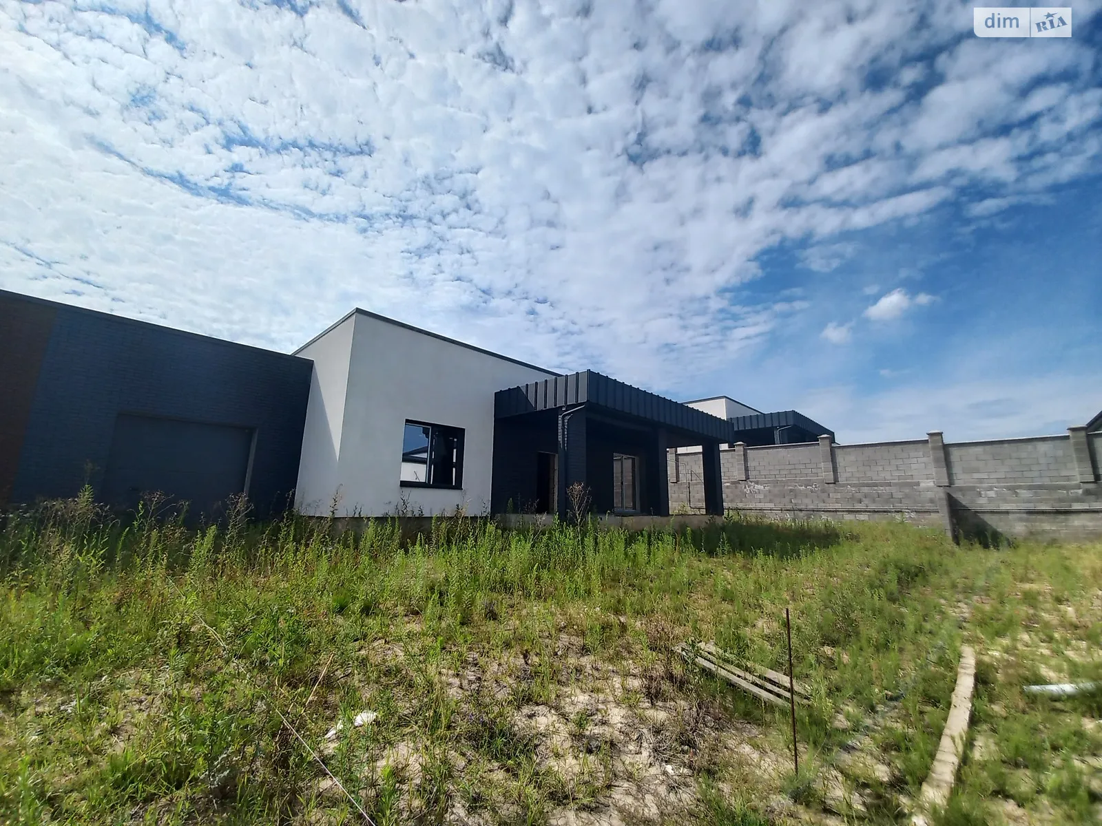 Продается одноэтажный дом 160 кв. м с садом, цена: 90000 $ - фото 1