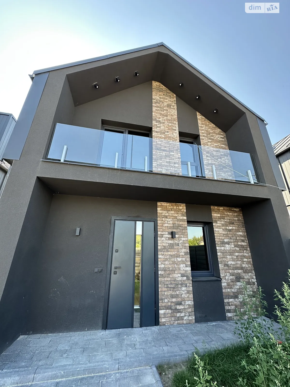 Продается дом на 2 этажа 130 кв. м с гаражом, цена: 130000 $ - фото 1