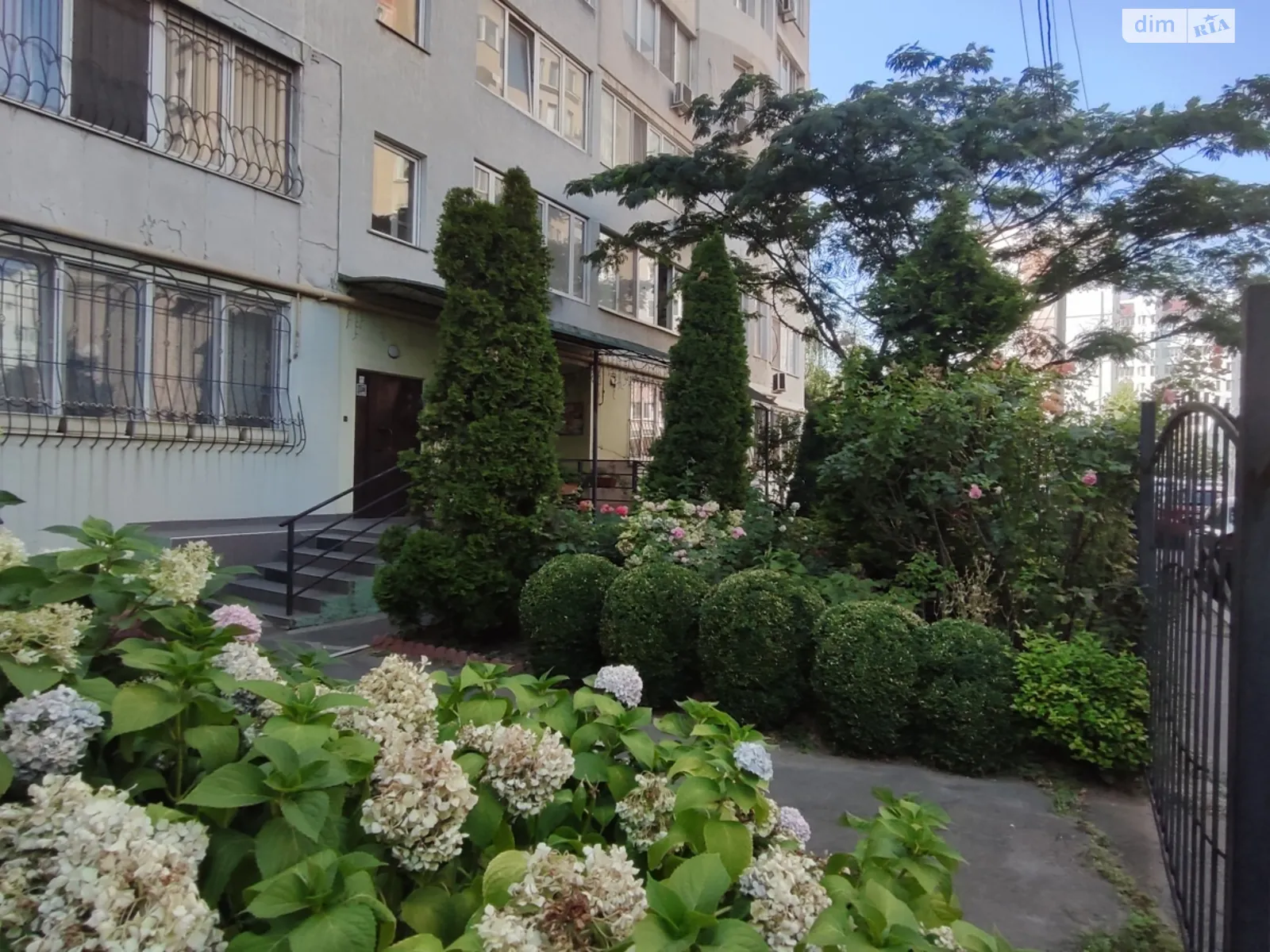 Продается 2-комнатная квартира 73 кв. м в Одессе, ул. Тополевая - фото 1