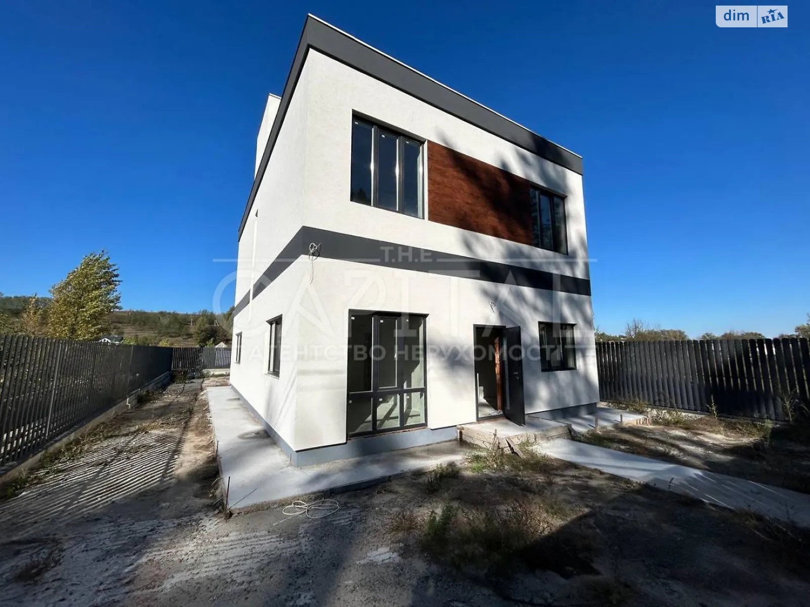 Продается дом на 2 этажа 200 кв. м с балконом, цена: 200000 $ - фото 1