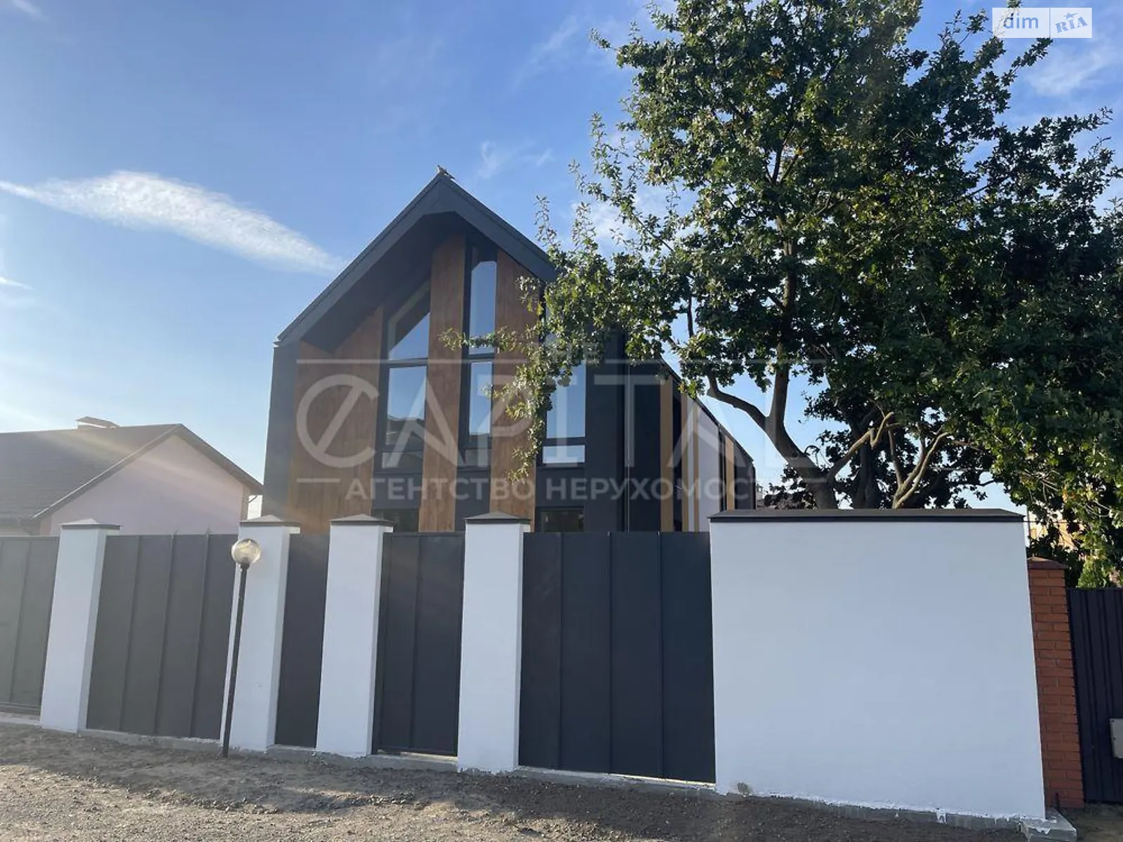 Продается дом на 2 этажа 140 кв. м с верандой, цена: 155000 $ - фото 1