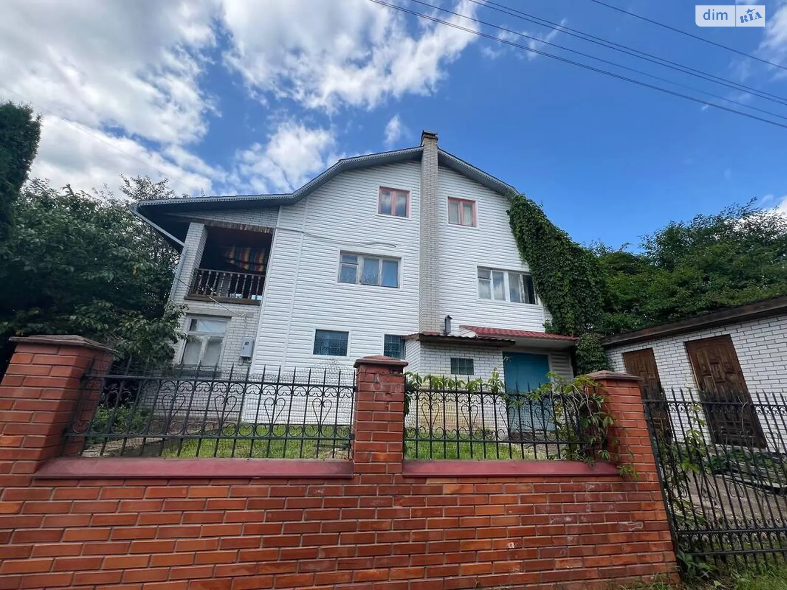 Продается дом на 3 этажа 170.9 кв. м с гаражом, цена: 110000 $ - фото 1