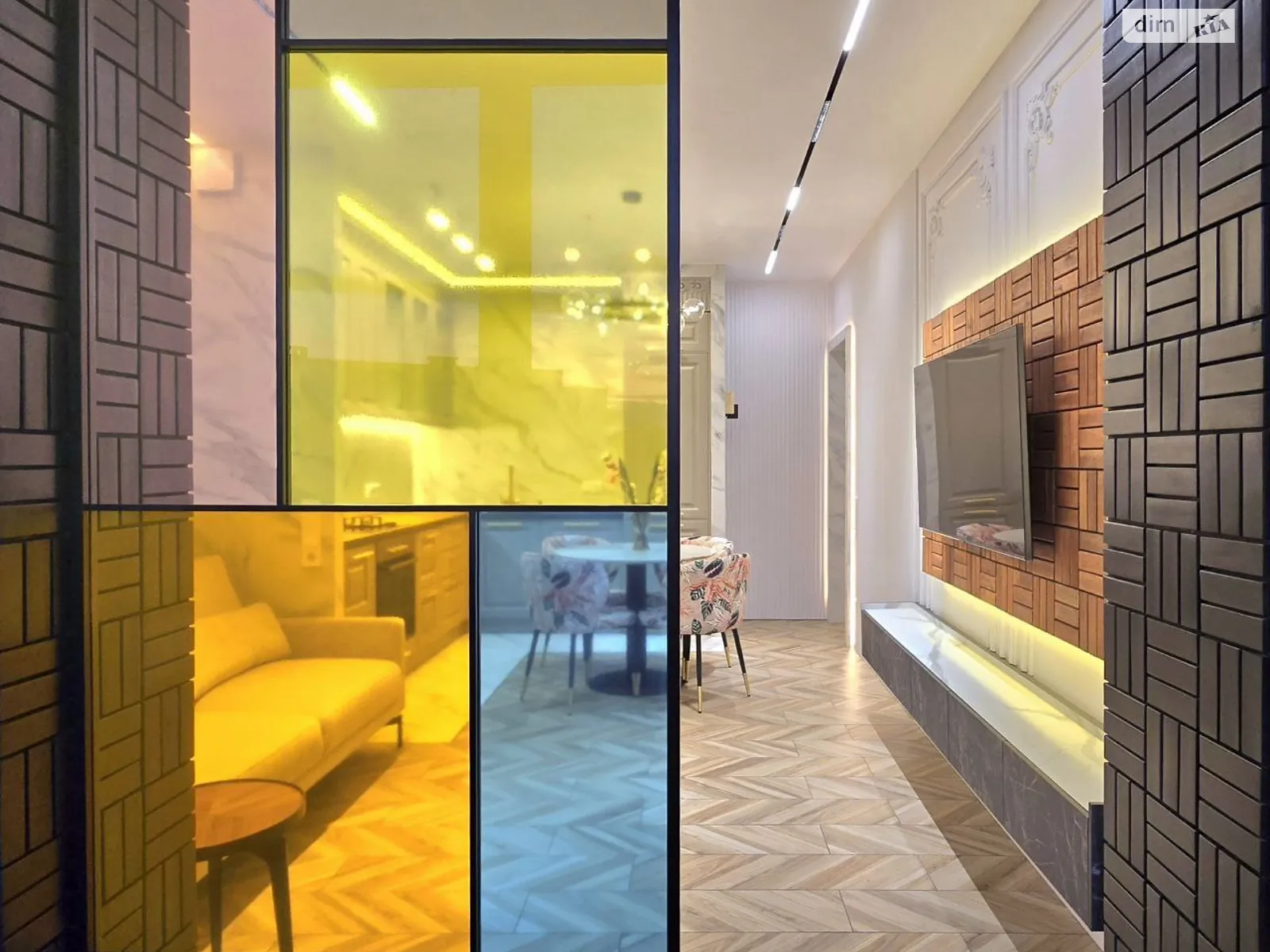 Продается 2-комнатная квартира 66 кв. м в Ивано-Франковске, ул. Гетьмана Ивана Мазепы, 164 корпус 3 - фото 1