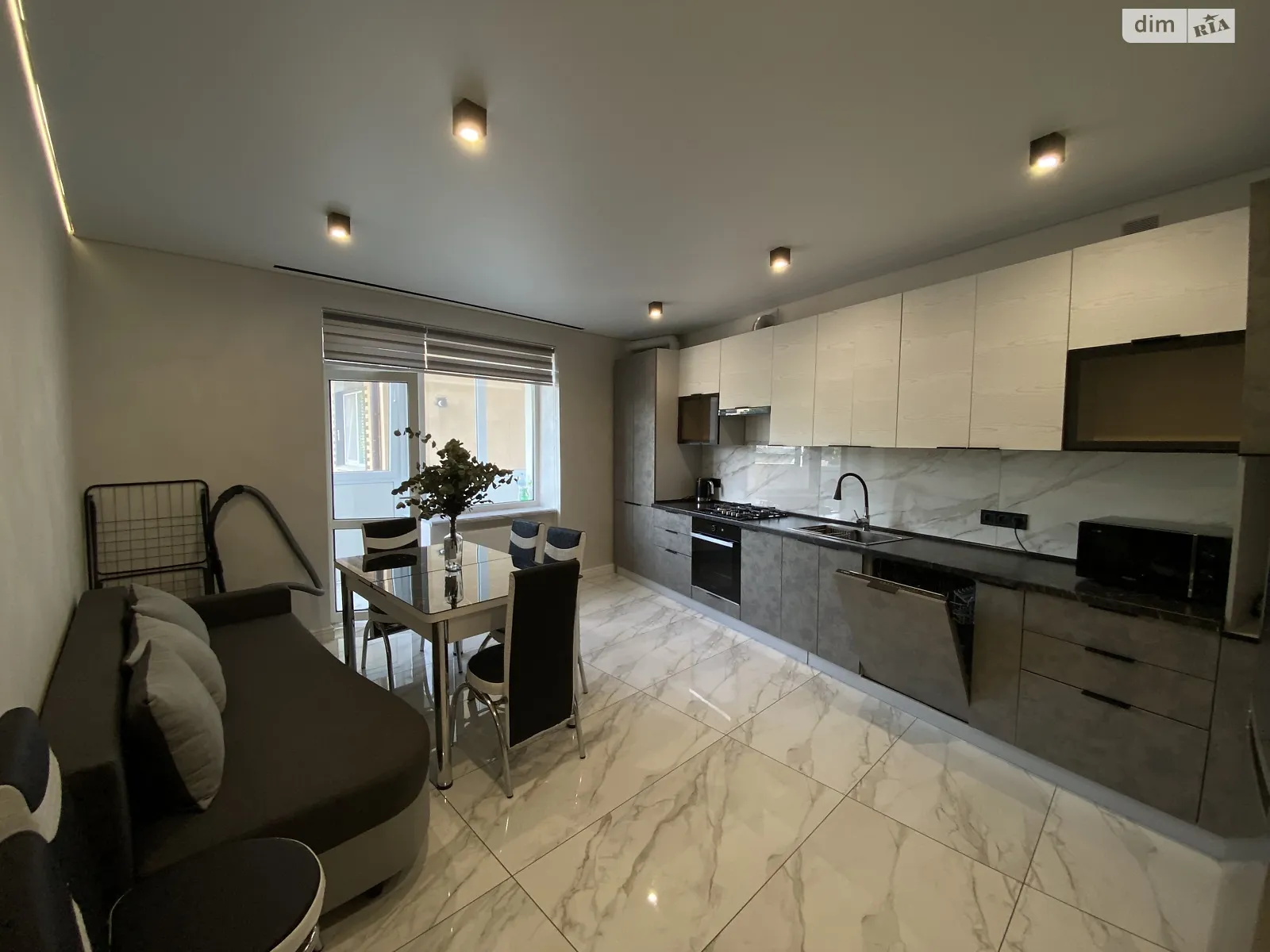 Здається в оренду 3-кімнатна квартира 125 кв. м у Івано-Франківську, вул. Підгірянки Марійки, 14А - фото 1