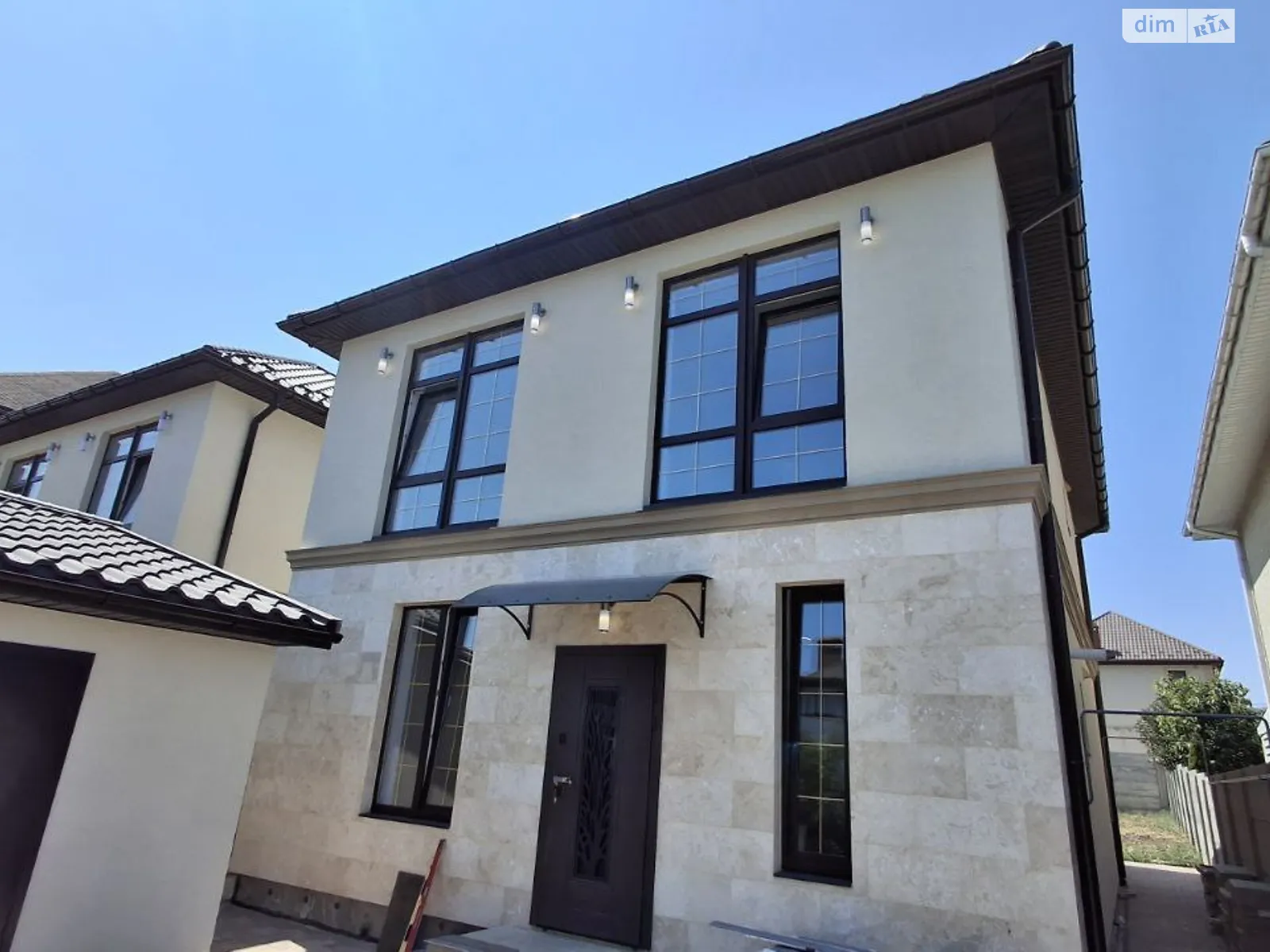 Продается дом на 2 этажа 135 кв. м с подвалом, цена: 185000 $ - фото 1
