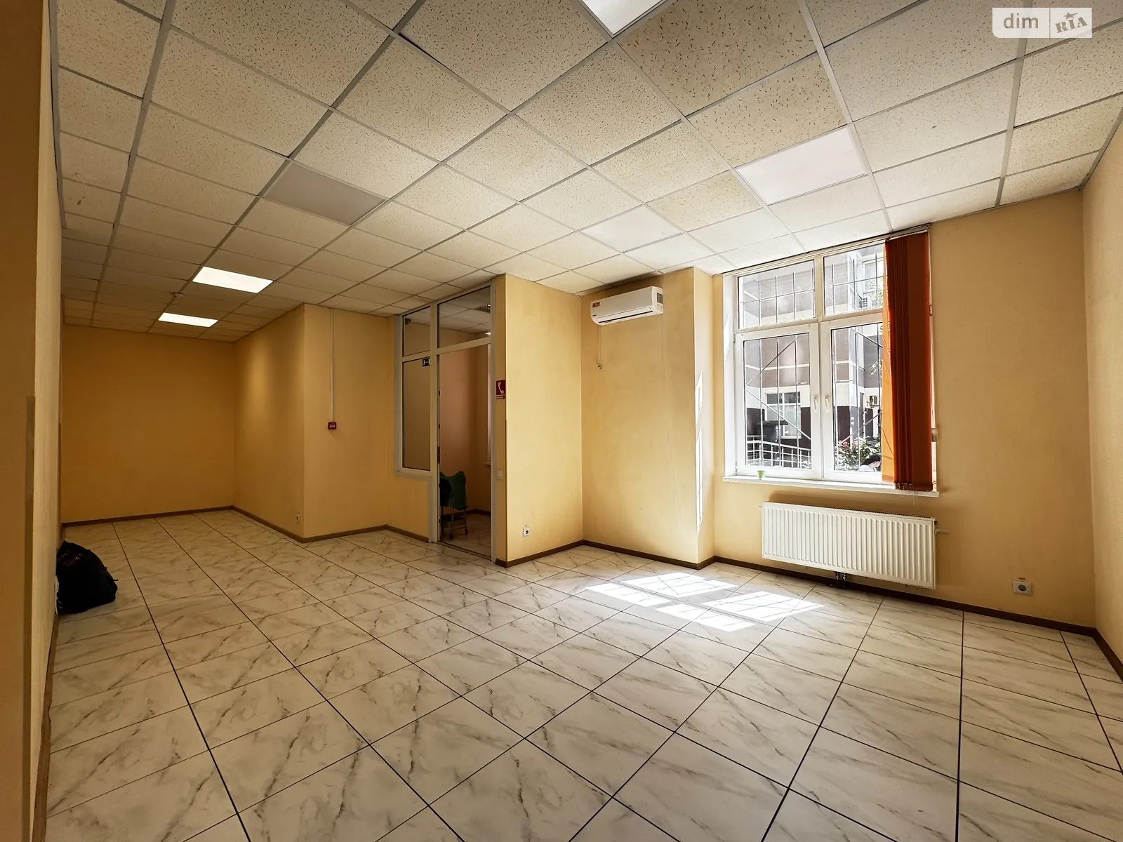 Сдается в аренду помещения свободного назначения 65 кв. м в 24-этажном здании, цена: 600 $ - фото 1