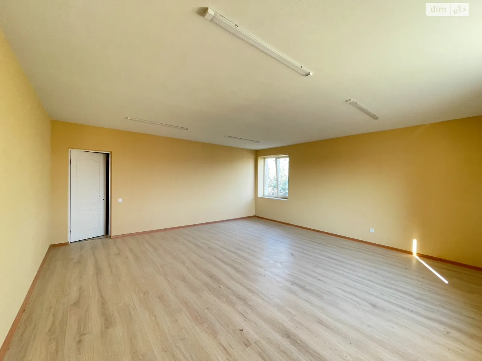 Сдается в аренду помещения свободного назначения 215.4 кв. м в 2-этажном здании, цена: 21540 грн - фото 1