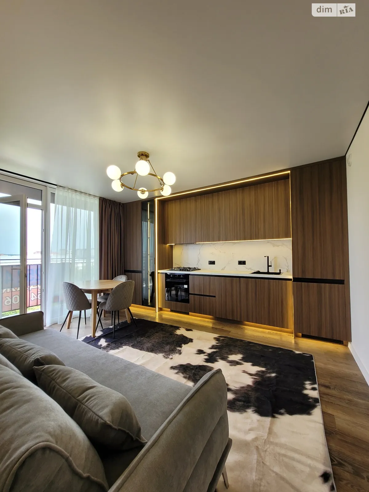 Продается 1-комнатная квартира 45 кв. м в Ивано-Франковске, ул. Карпатская, 10Б - фото 1