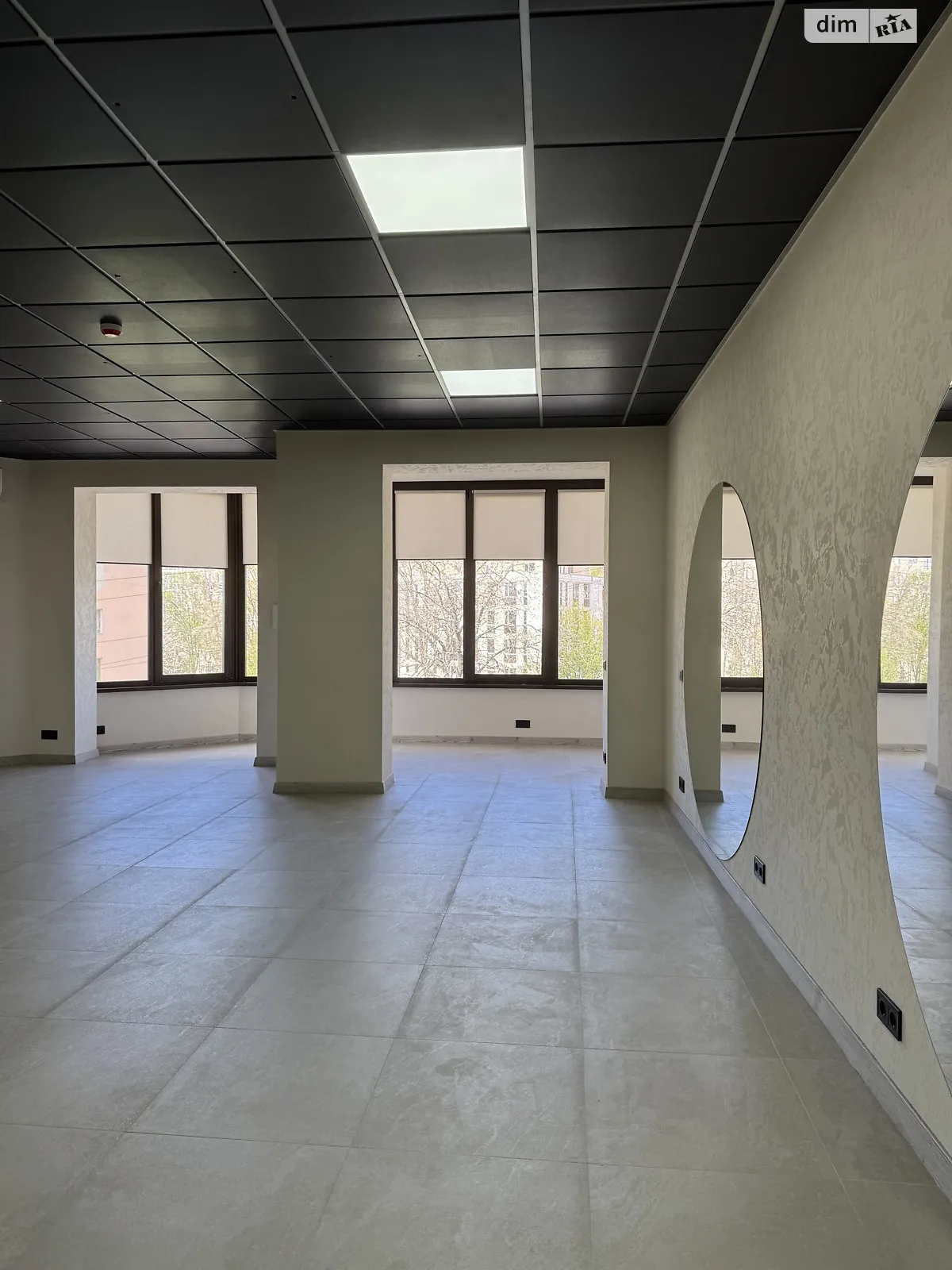 Здається в оренду офіс 95 кв. м в бізнес-центрі, цена: 850 $ - фото 1