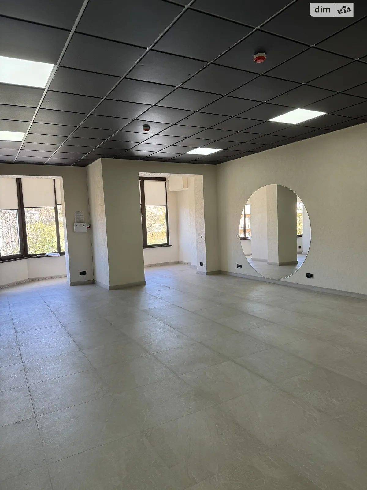 Продается офис 95 кв. м в бизнес-центре, цена: 165000 $ - фото 1