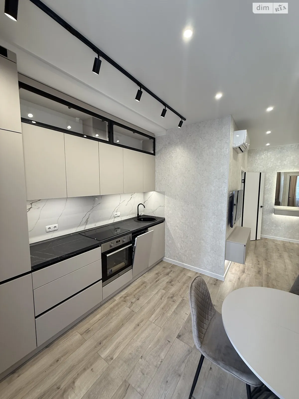 Продается 1-комнатная квартира 43 кв. м в Одессе, ул. Краснова, 3 корпус 65 - фото 1