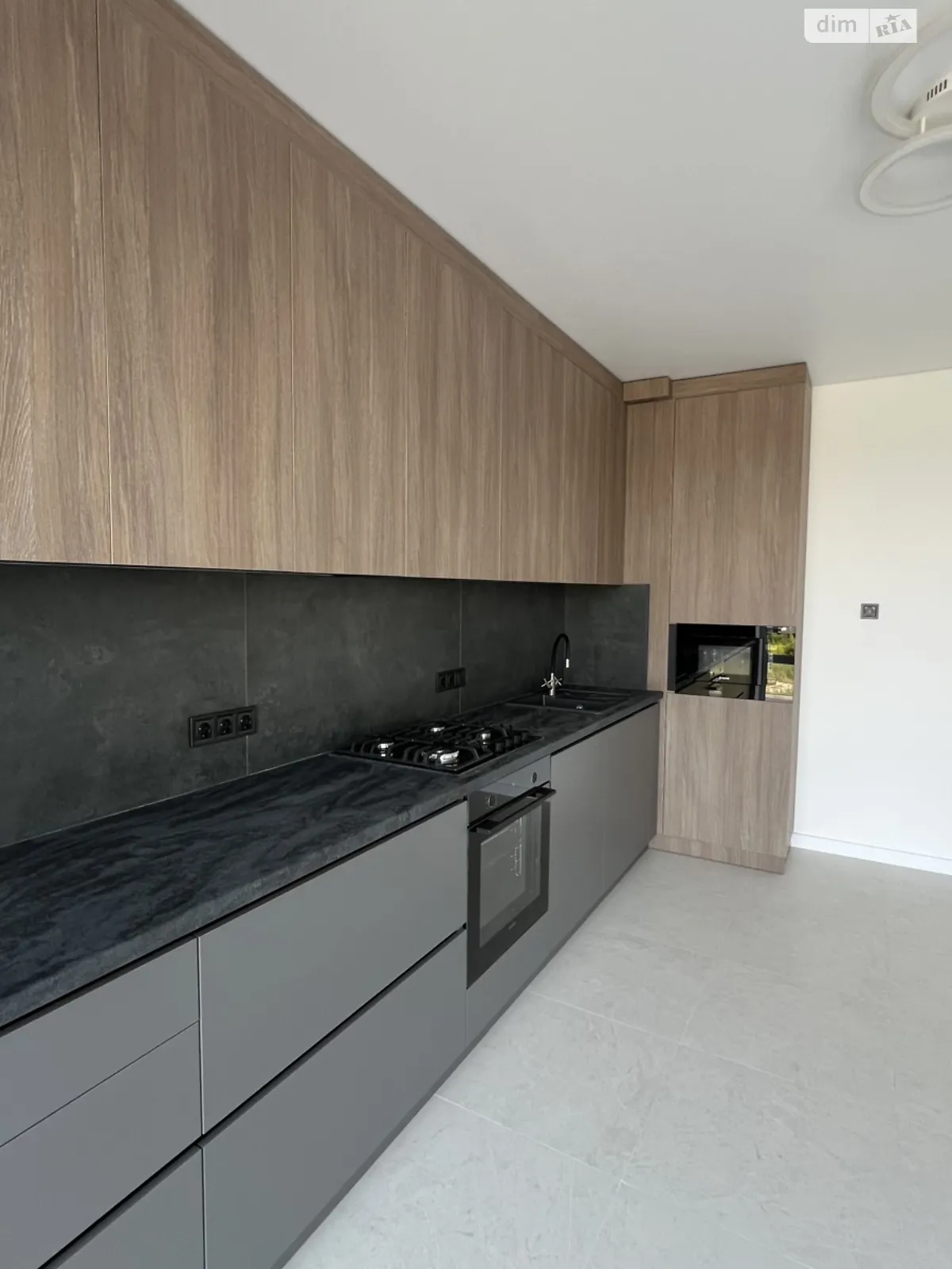 Продается 1-комнатная квартира 41 кв. м в Ровно, ул. Николая Боголюбова - фото 1