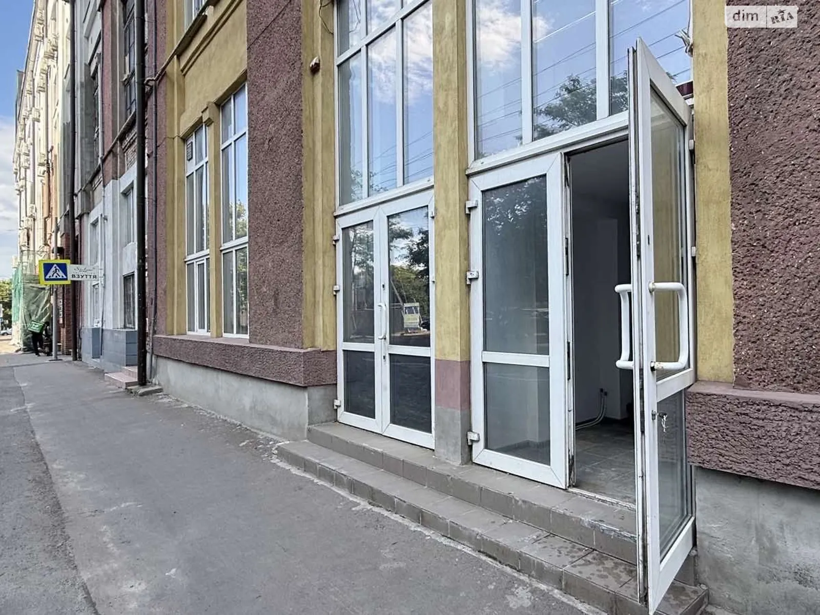 Здається в оренду приміщення вільного призначення 300 кв. м в 4-поверховій будівлі, цена: 2400 $ - фото 1