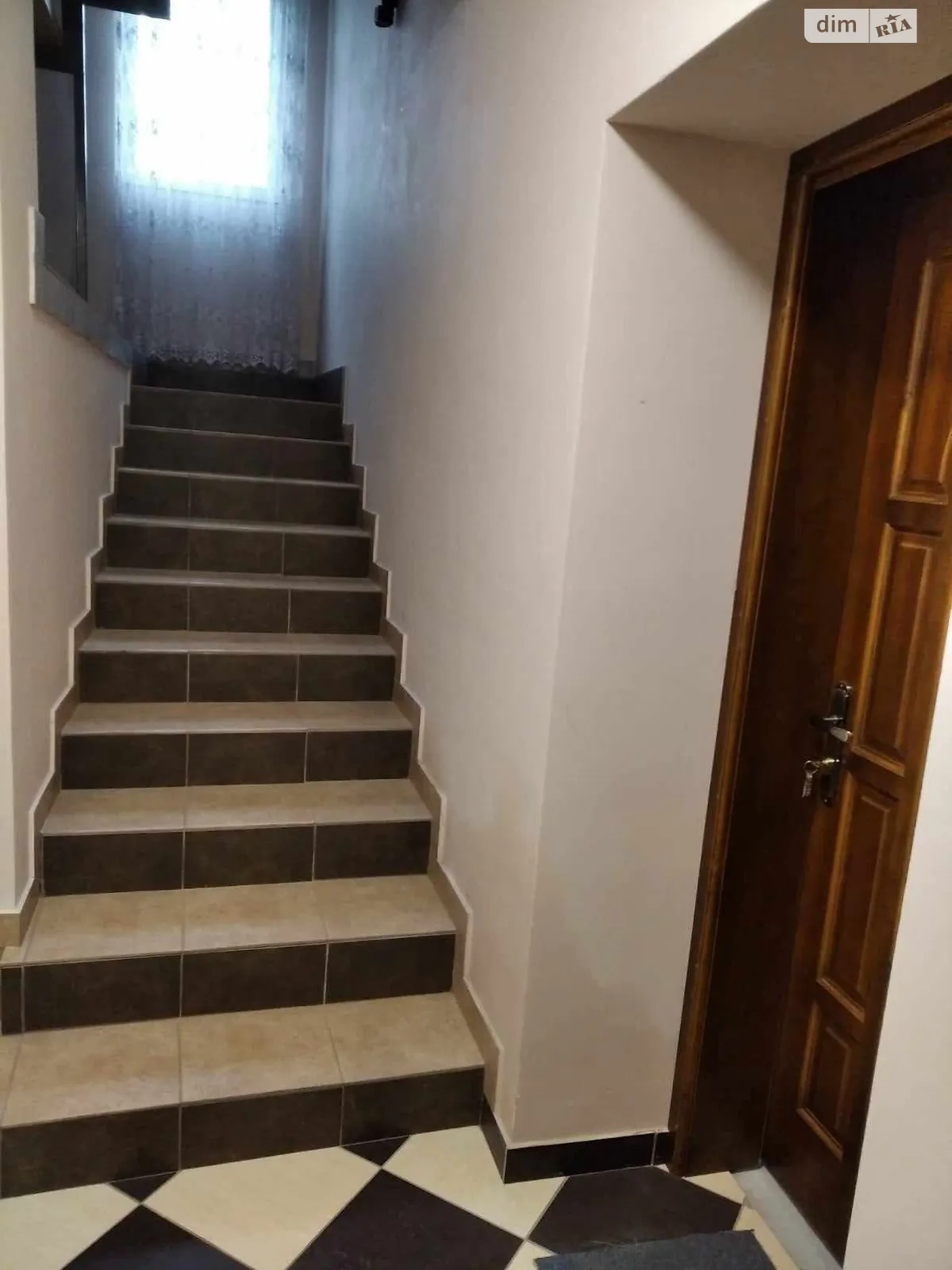Продается дом на 2 этажа 190 кв. м с подвалом, цена: 650 $ - фото 1