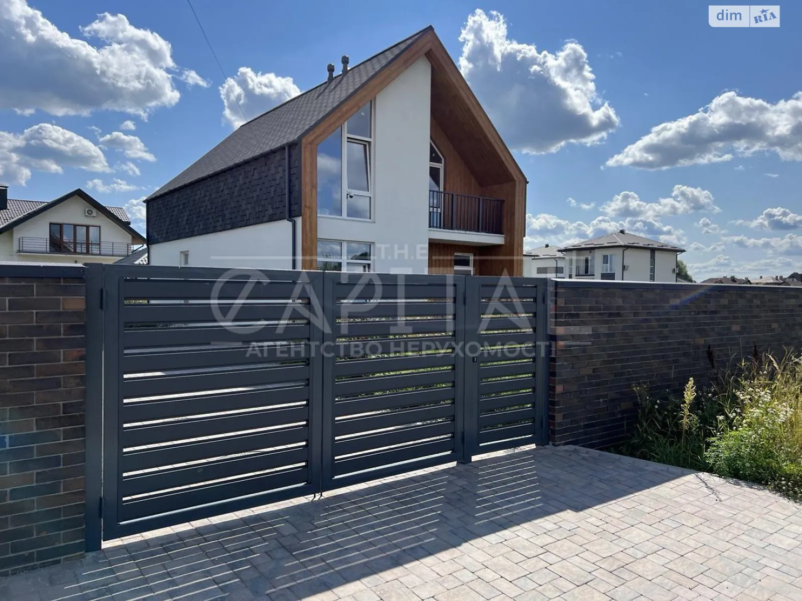 Продается дом на 2 этажа 130 кв. м с камином, цена: 137000 $ - фото 1