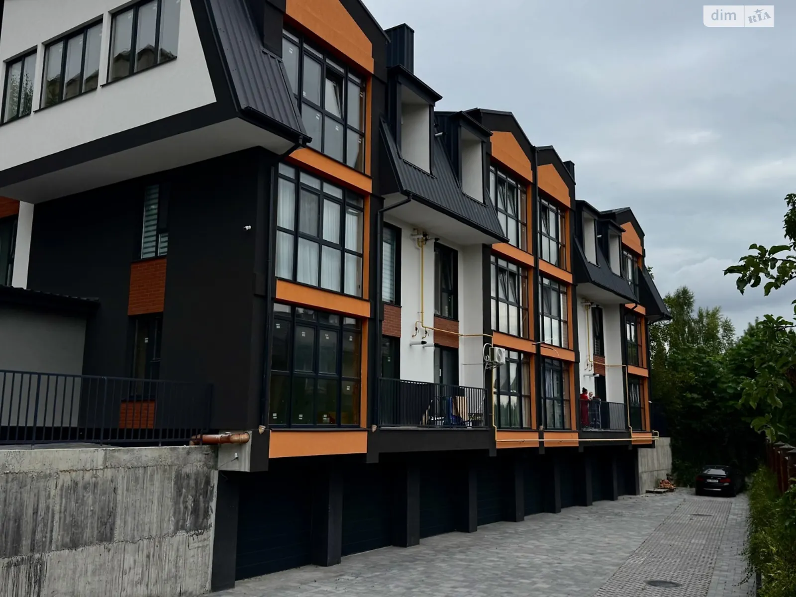 Продается 2-комнатная квартира 63.7 кв. м в Ровно, ул. Буковинская - фото 1