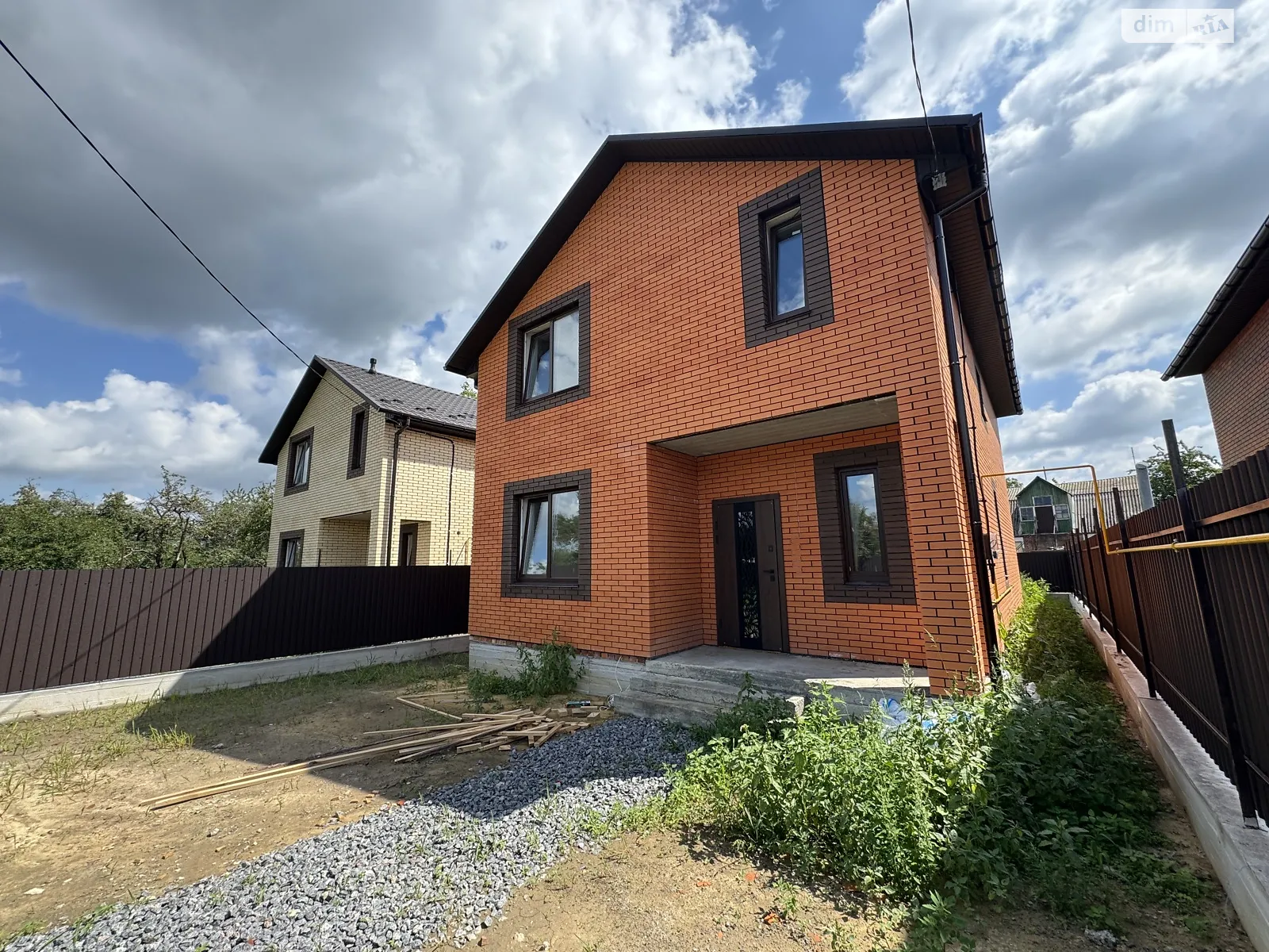 Продается дом на 2 этажа 130 кв. м с беседкой, цена: 92000 $ - фото 1