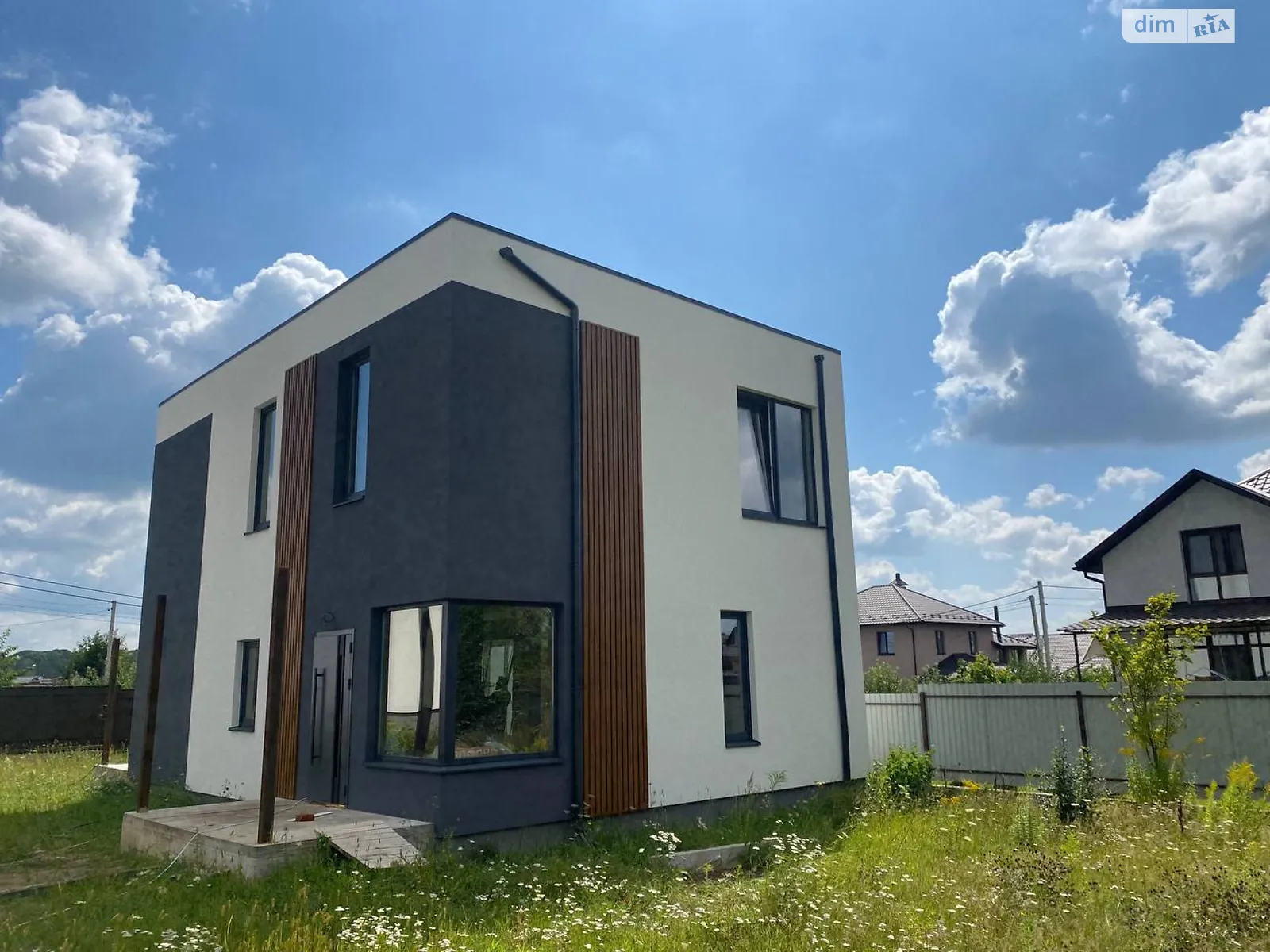 Продается дом на 2 этажа 135 кв. м с мансардой, цена: 150000 $ - фото 1
