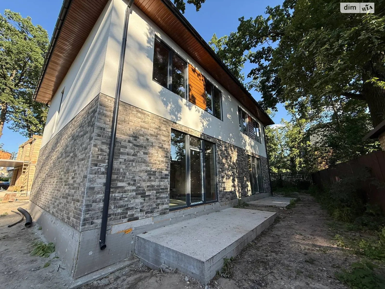 Продается дом на 2 этажа 120 кв. м с участком, цена: 185000 $ - фото 1