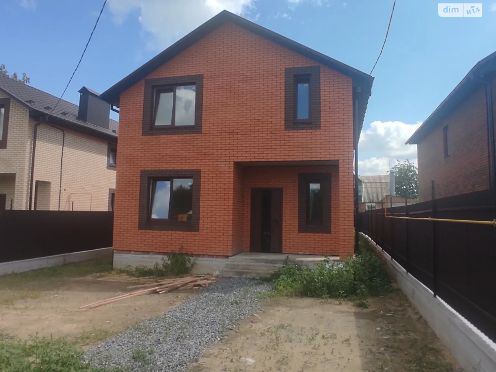 Продается дом на 2 этажа 125 кв. м с камином, цена: 92000 $ - фото 1