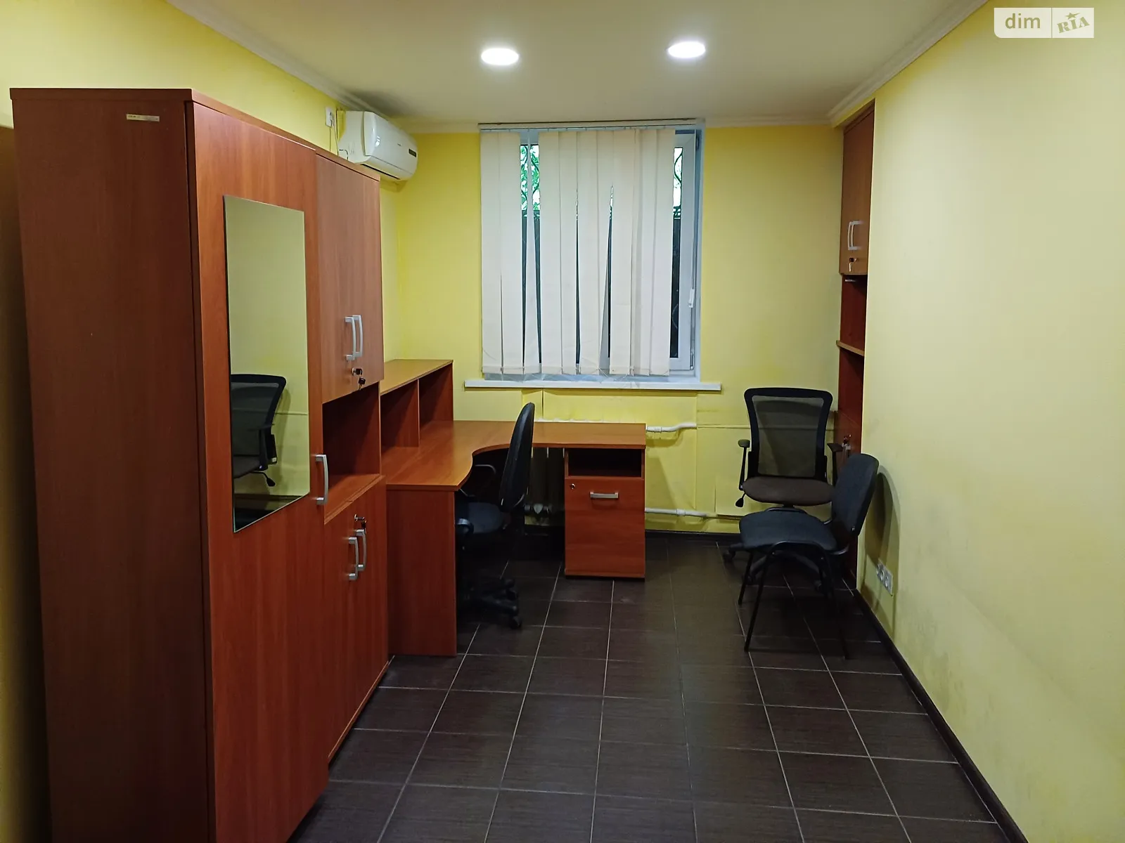Продается офис 66.6 кв. м в бизнес-центре, цена: 47000 $ - фото 1