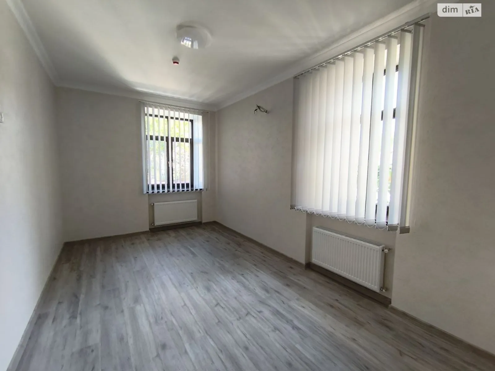 Здається в оренду офіс 63 кв. м в бізнес-центрі, цена: 630 $ - фото 1