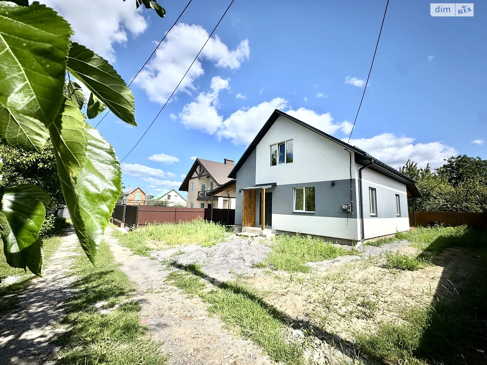 Продается дом на 2 этажа 130 кв. м с подвалом, цена: 77000 $ - фото 1