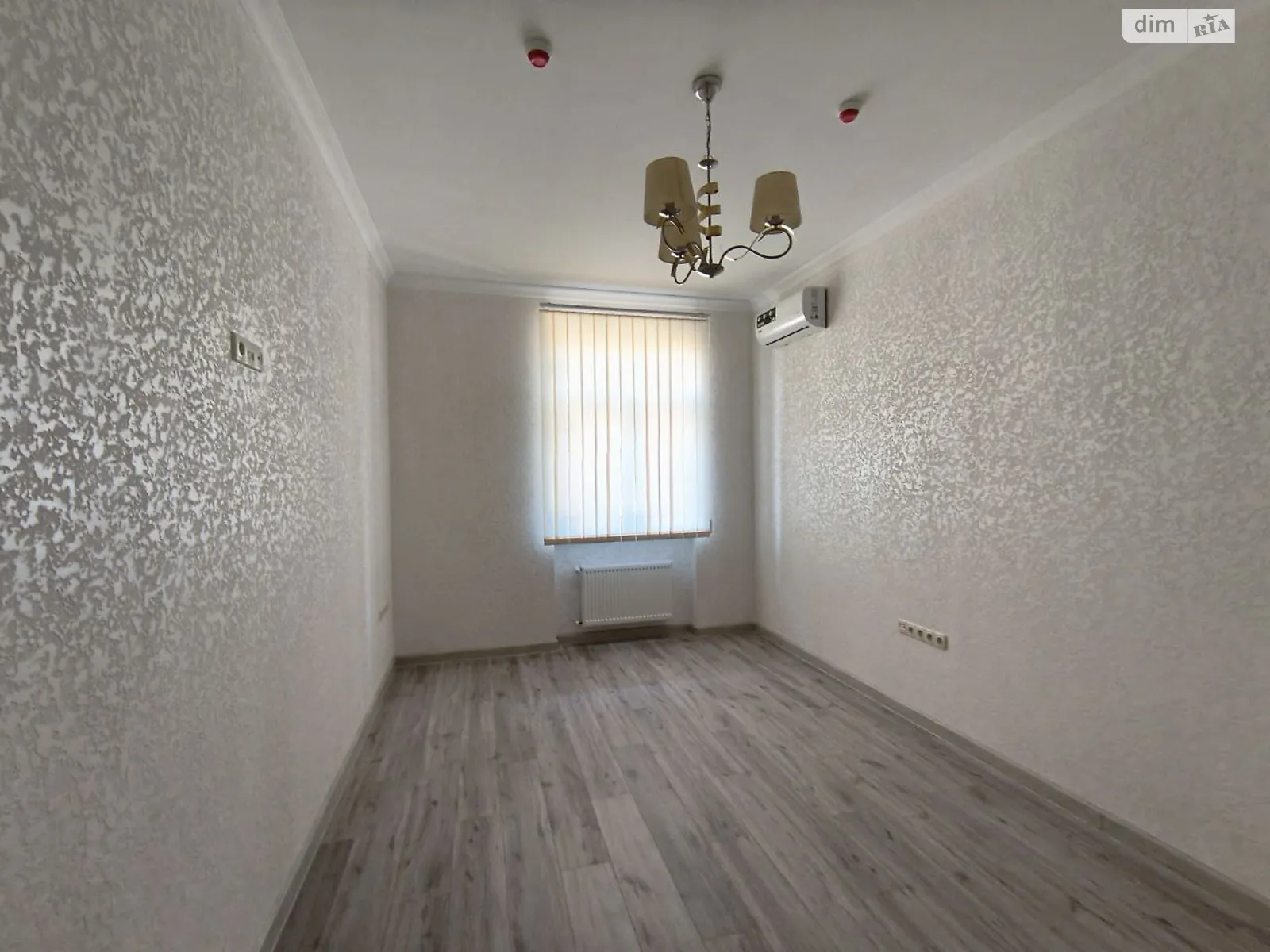 Здається в оренду офіс 48.2 кв. м в бізнес-центрі, цена: 480 $ - фото 1
