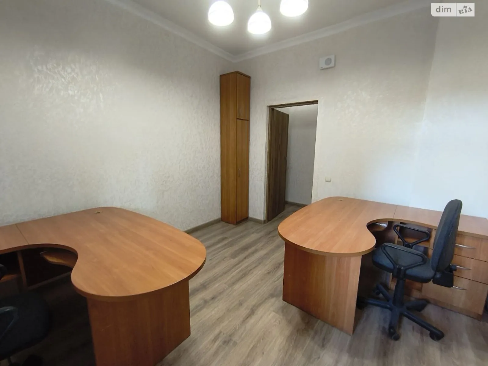 Здається в оренду офіс 37.8 кв. м в бізнес-центрі, цена: 378 $ - фото 1