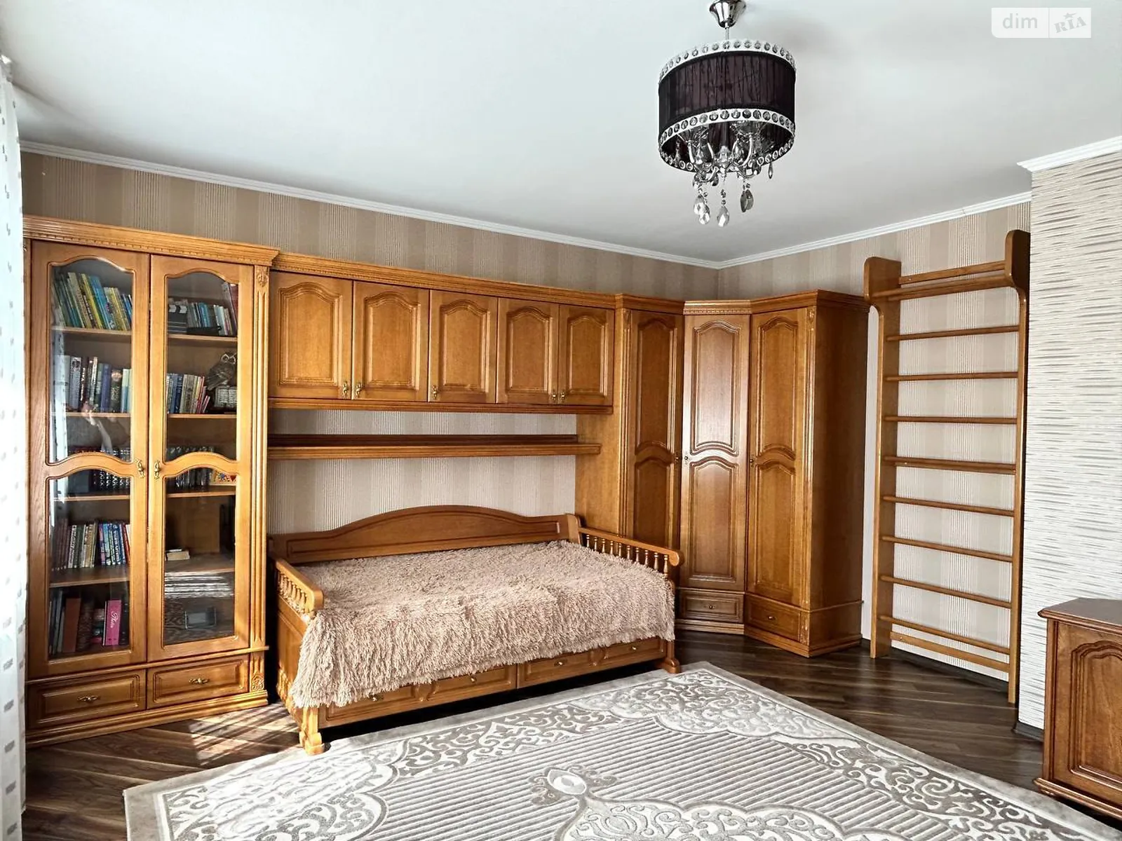 Продается дом на 2 этажа 282 кв. м с камином, цена: 330000 $ - фото 1