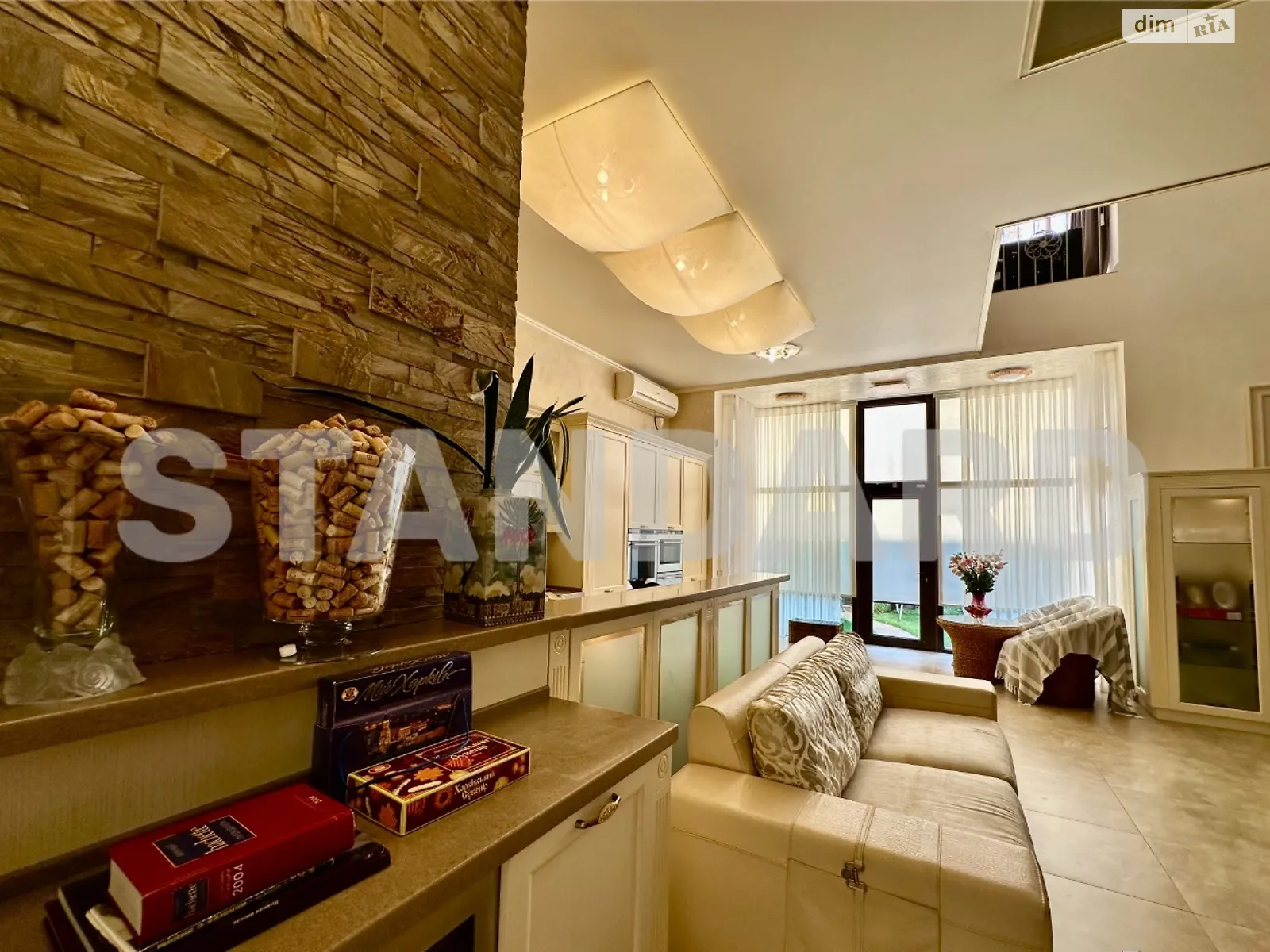 Продается дом на 3 этажа 286.7 кв. м с садом, цена: 400000 $ - фото 1