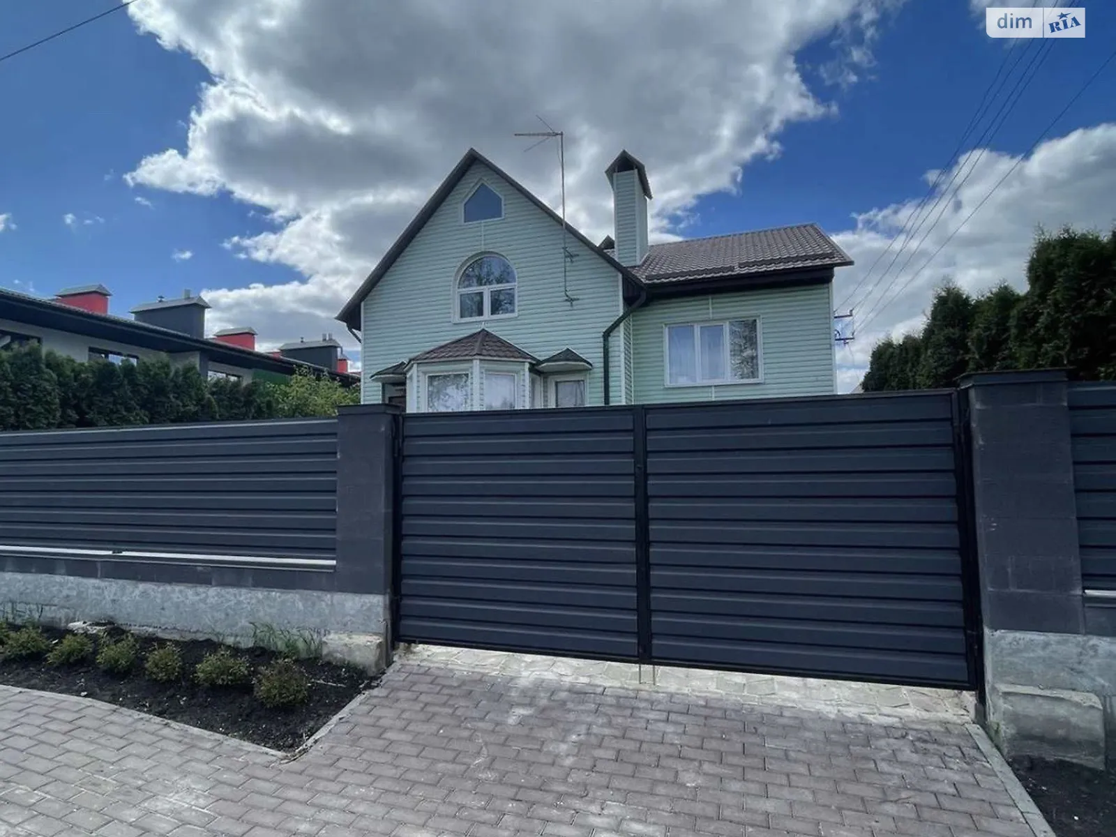 Продается дом на 2 этажа 265 кв. м с гаражом, цена: 168000 $ - фото 1