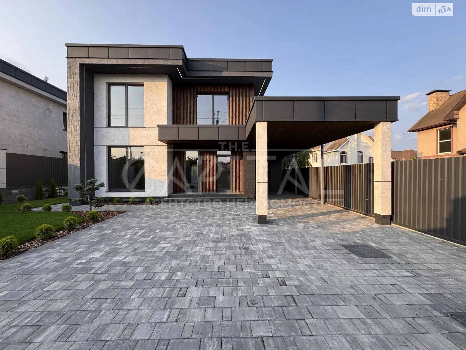 Продается дом на 2 этажа 210 кв. м с подвалом, цена: 300000 $ - фото 1