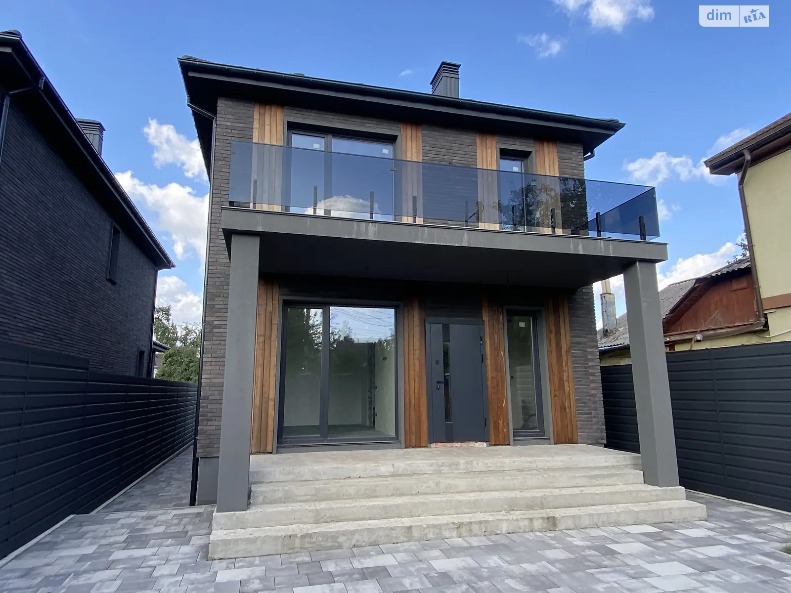 Продается дом на 2 этажа 210 кв. м с подвалом, цена: 285000 $ - фото 1