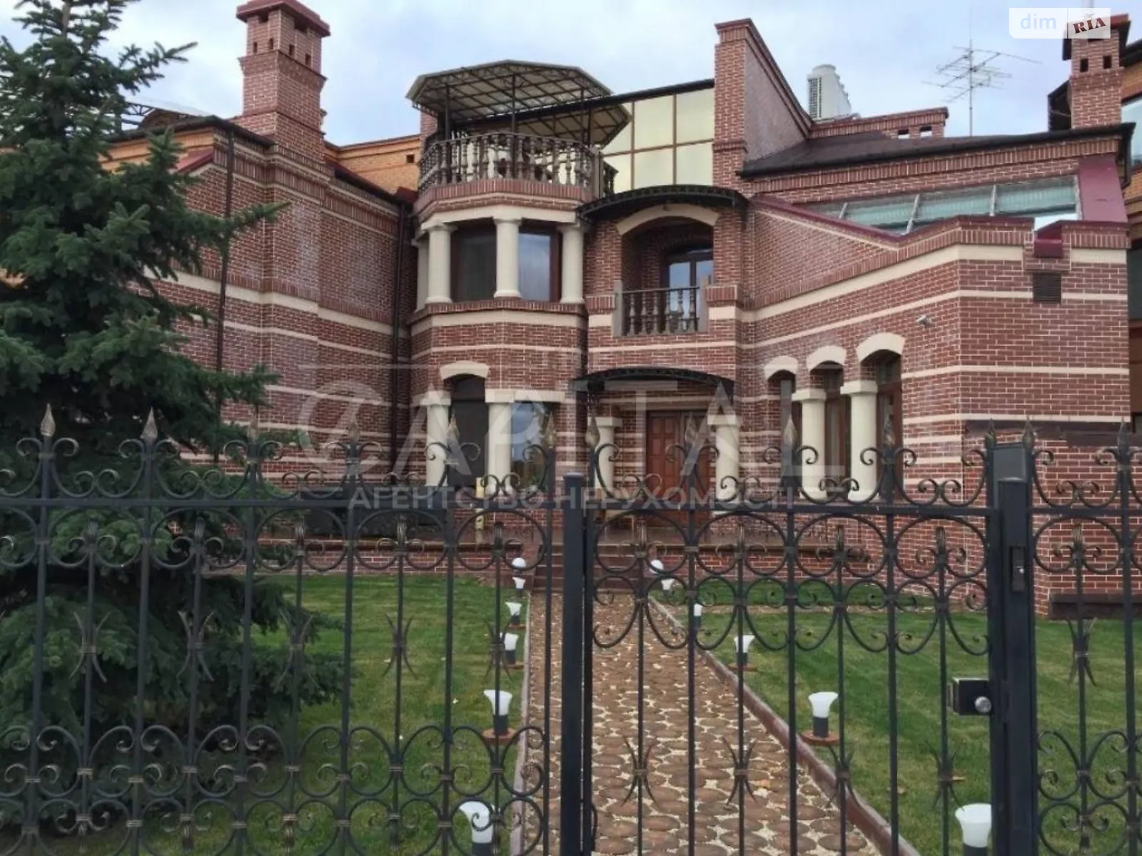 Продается дом на 4 этажа 600 кв. м с баней/сауной, цена: 2450000 $ - фото 1