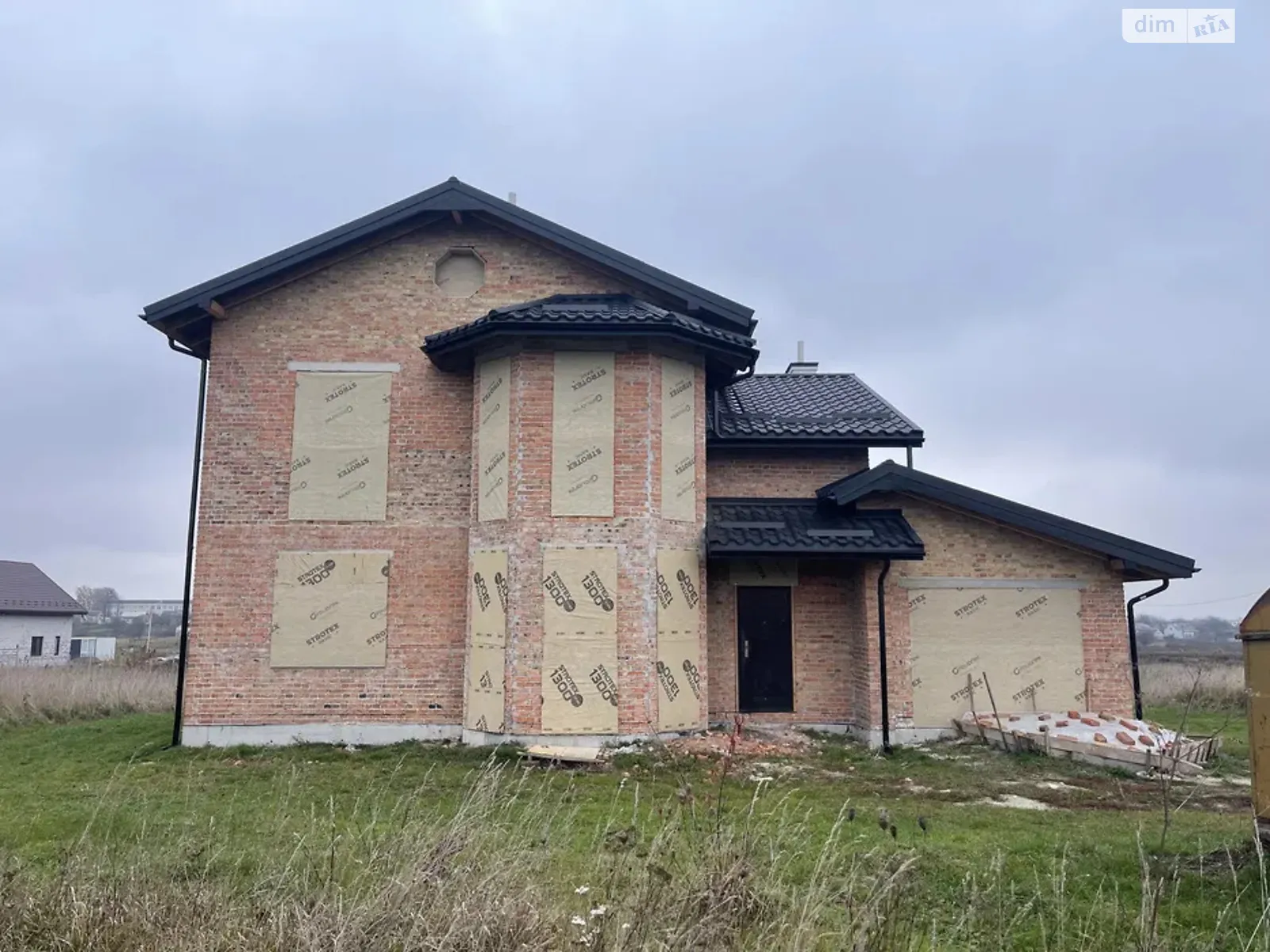 Продается дом на 2 этажа 180 кв. м с гаражом, цена: 80000 $ - фото 1