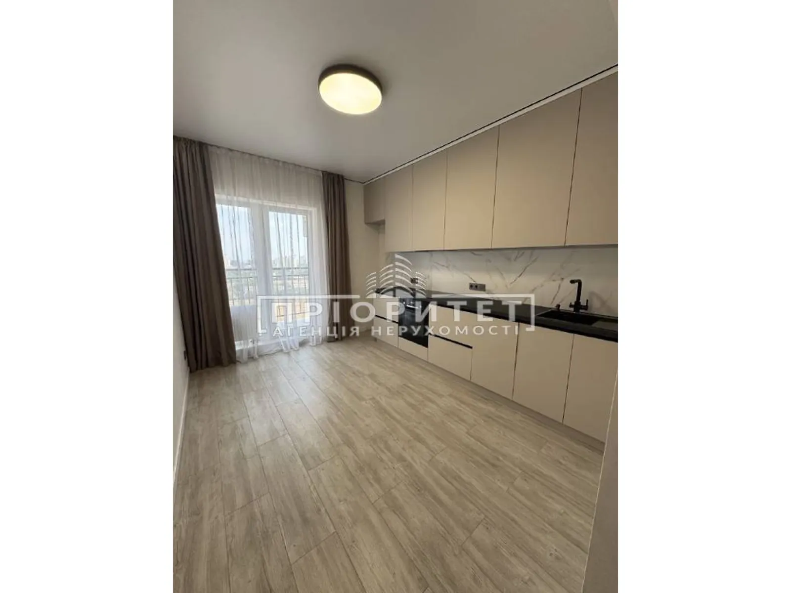 Продается 1-комнатная квартира 43 кв. м в Одессе, ул. Краснова - фото 1