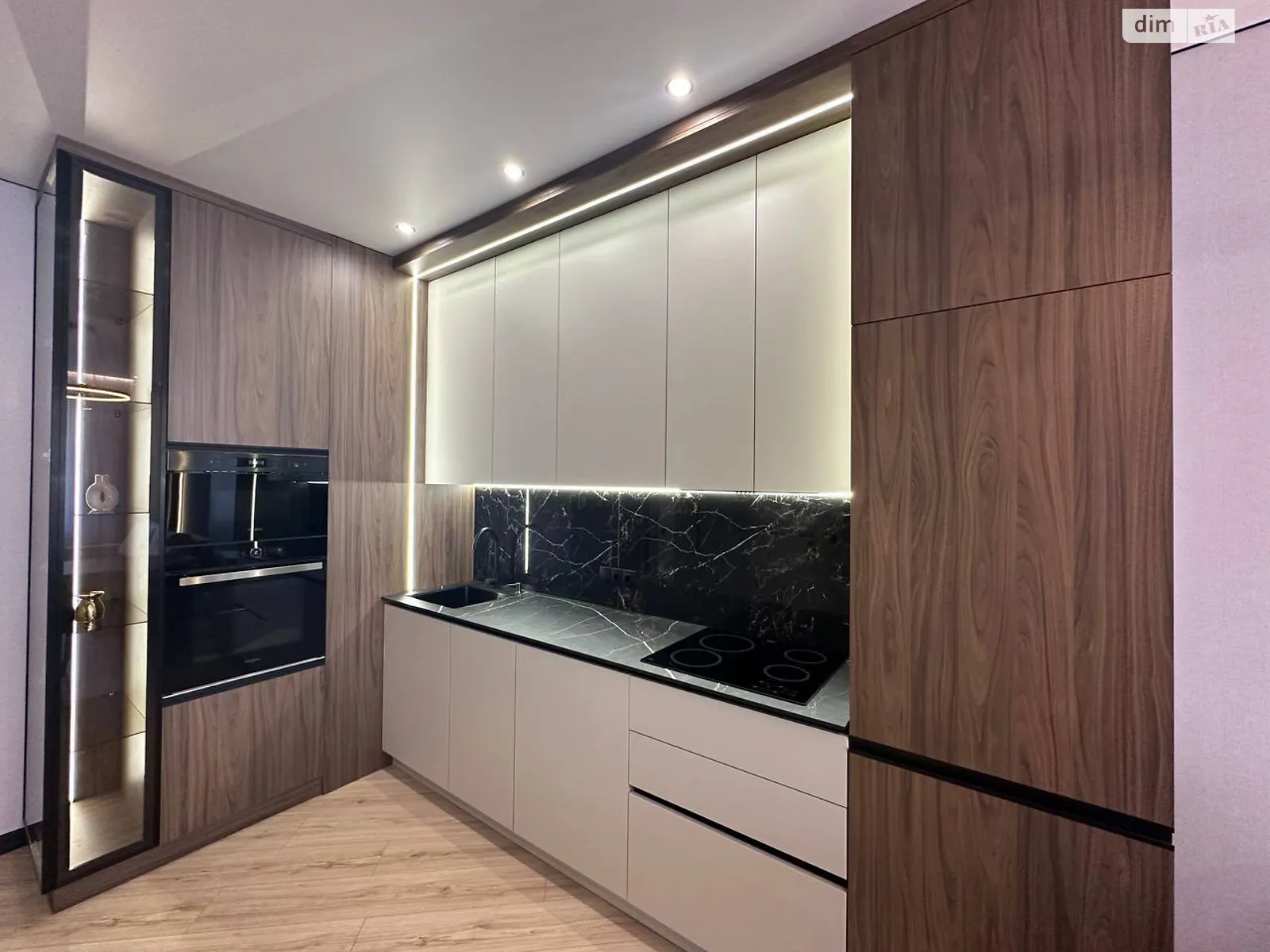 Продается 1-комнатная квартира 43 кв. м в Одессе, ул. Генуэзская, 1/1 - фото 1