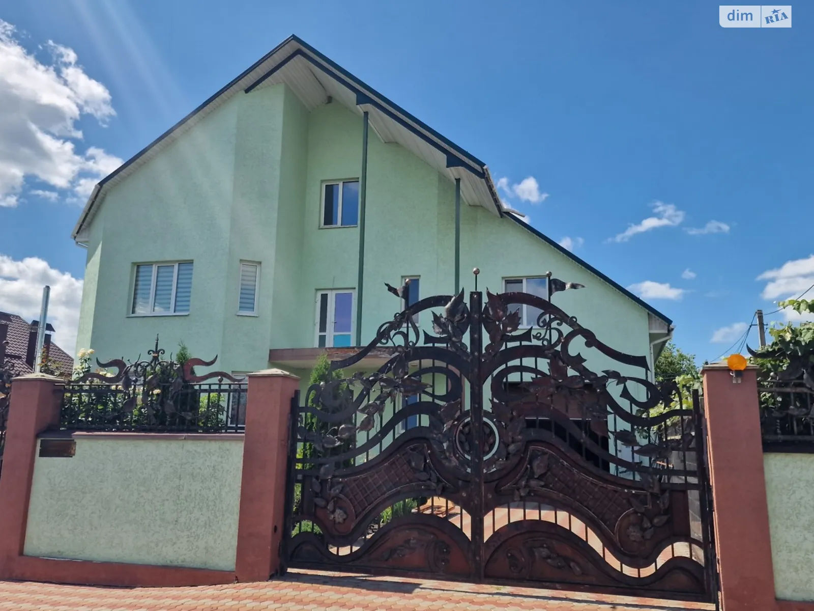 Продается дом на 2 этажа 276 кв. м с участком, цена: 239000 $ - фото 1