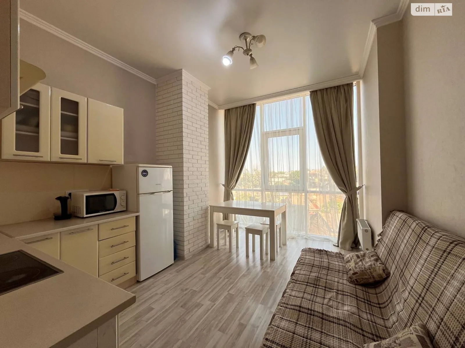 Сдается в аренду 1-комнатная квартира 45 кв. м в Одессе, ул. Асташкина, 29/2 - фото 1