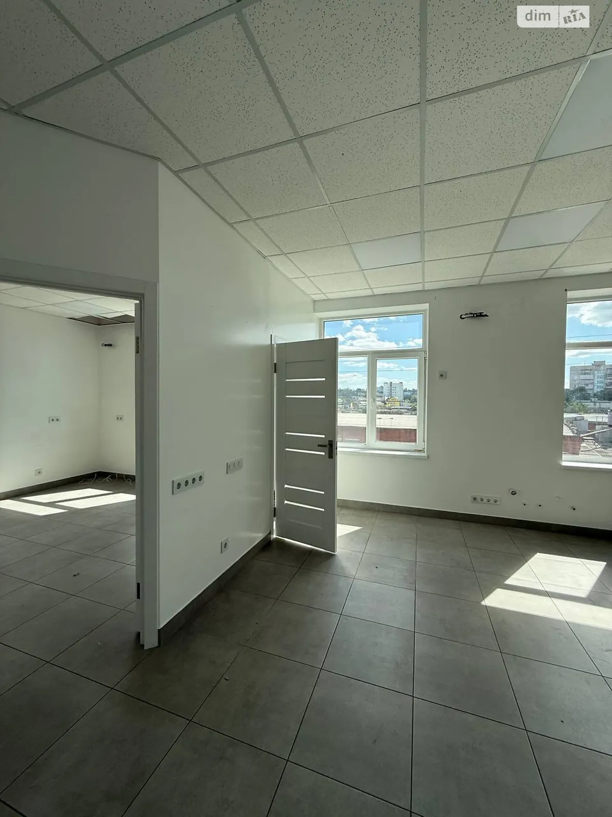 Продається офіс 84.4 кв. м в бізнес-центрі, цена: 65000 $ - фото 1