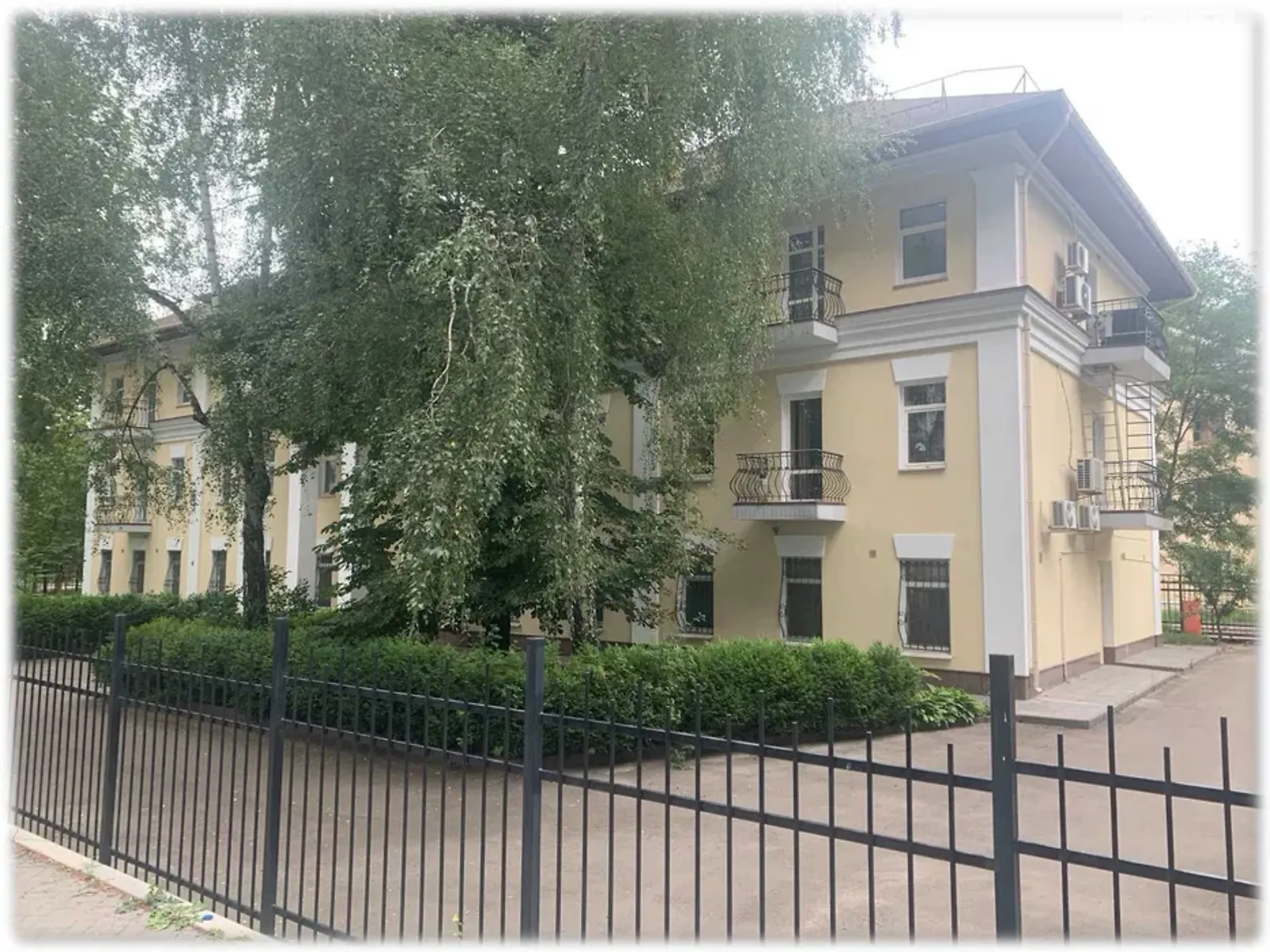 Продается помещения свободного назначения 1368.2 кв. м в 3-этажном здании, цена: 1900000 $ - фото 1