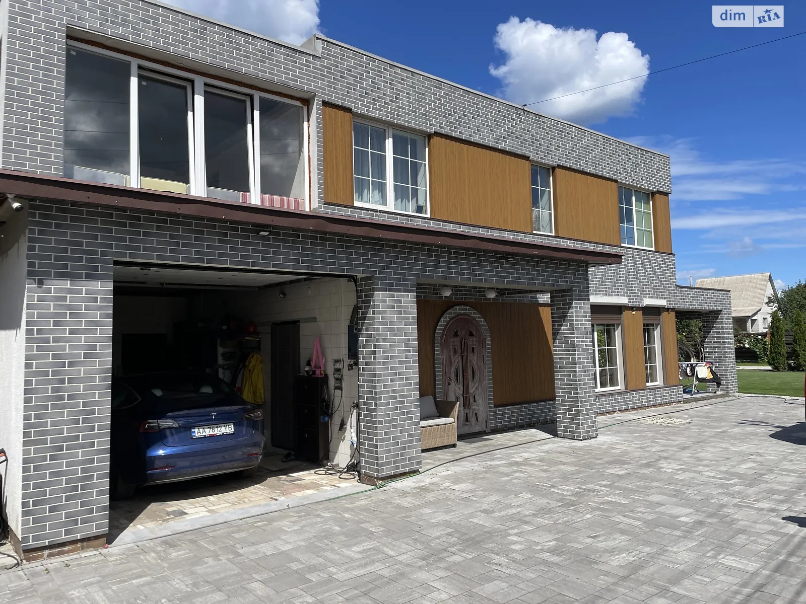 Продается дом на 2 этажа 189 кв. м с баней/сауной, цена: 205000 $ - фото 1