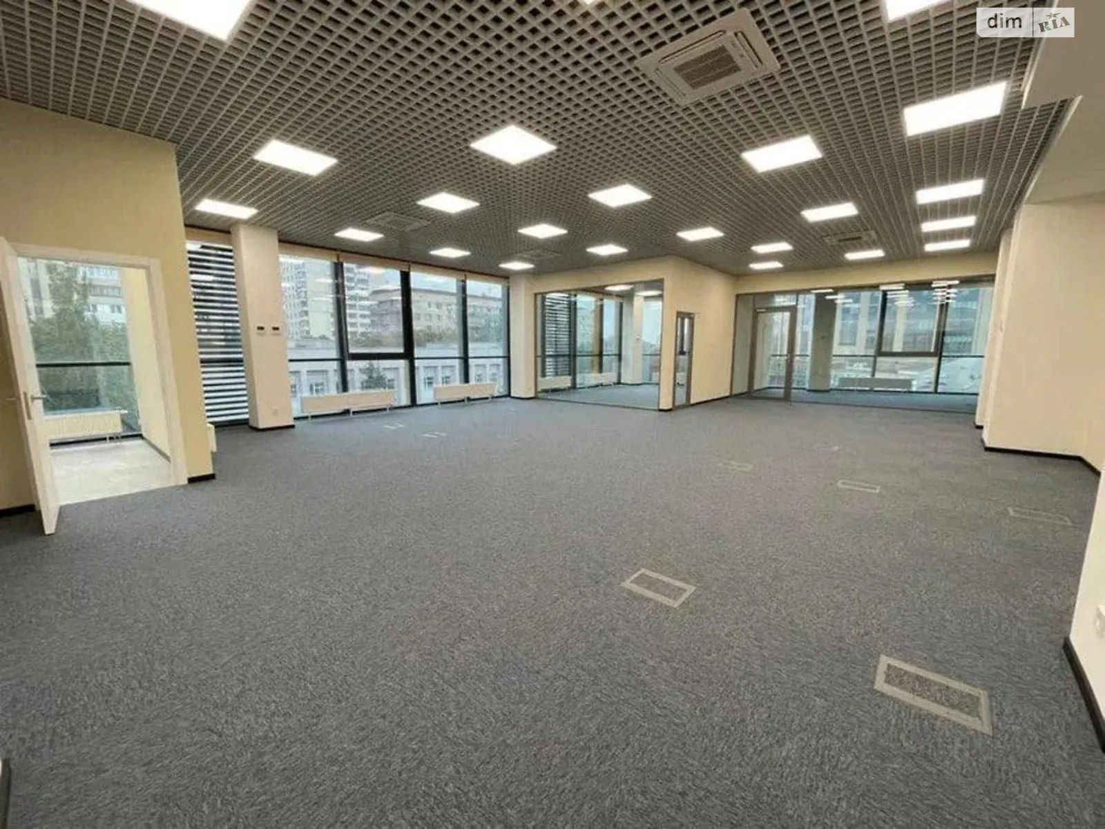 Сдается в аренду офис 500 кв. м в бизнес-центре, цена: 12000 $ - фото 1