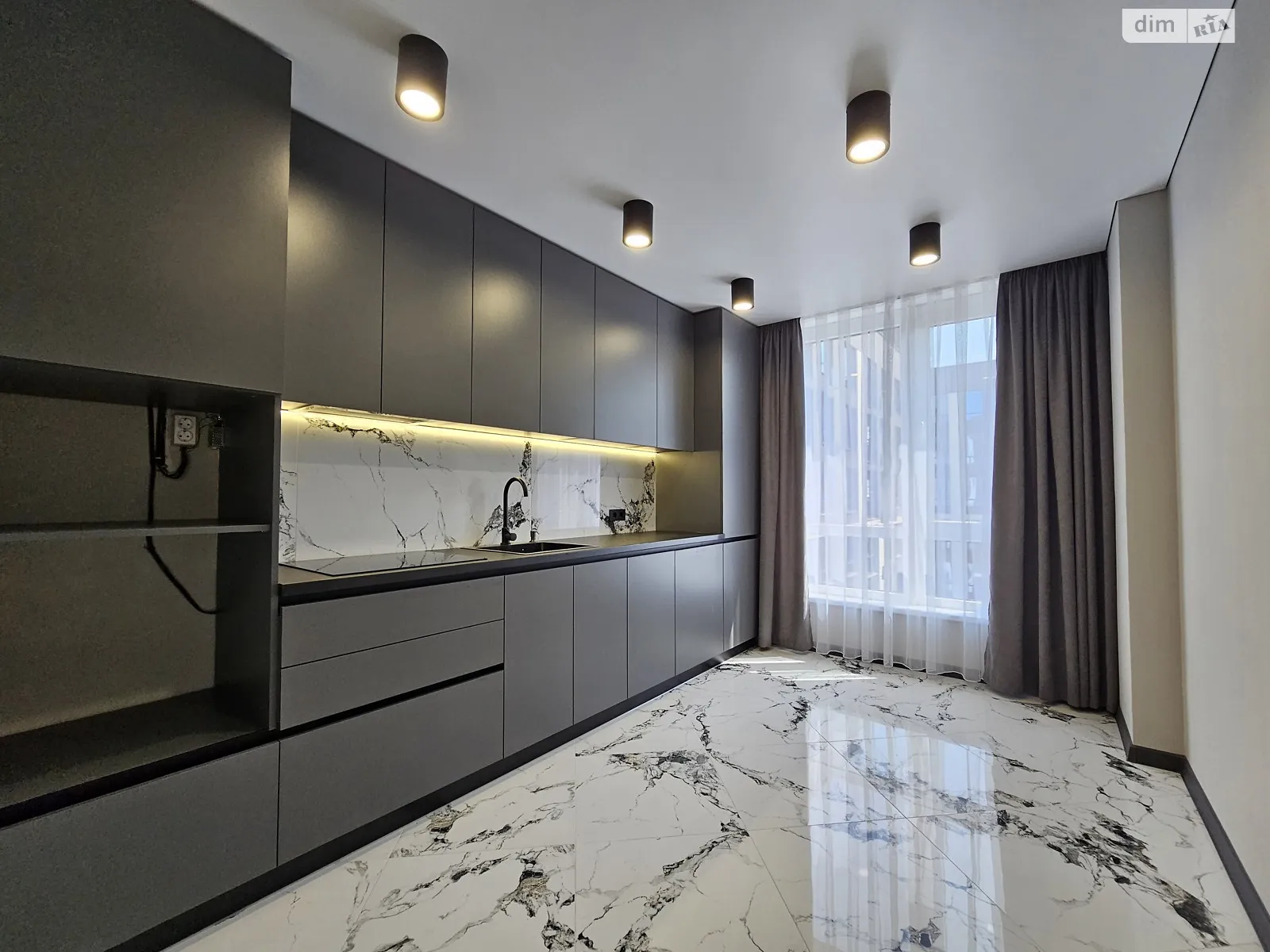 Продается 1-комнатная квартира 39 кв. м в Ивано-Франковске, ул. Хмельницкого Богдана, 94 - фото 1