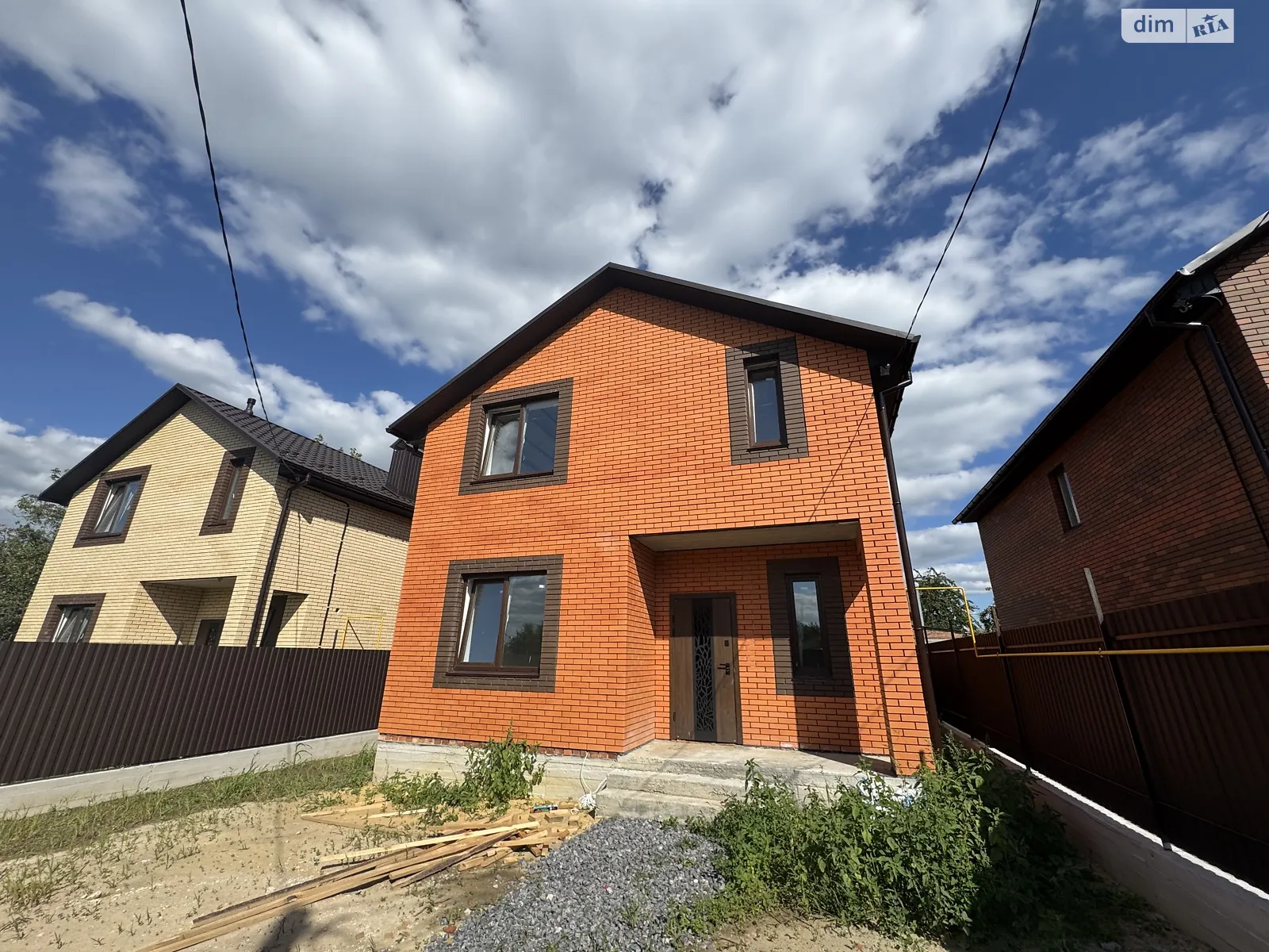 Продается дом на 2 этажа 125.5 кв. м с садом, цена: 92000 $ - фото 1