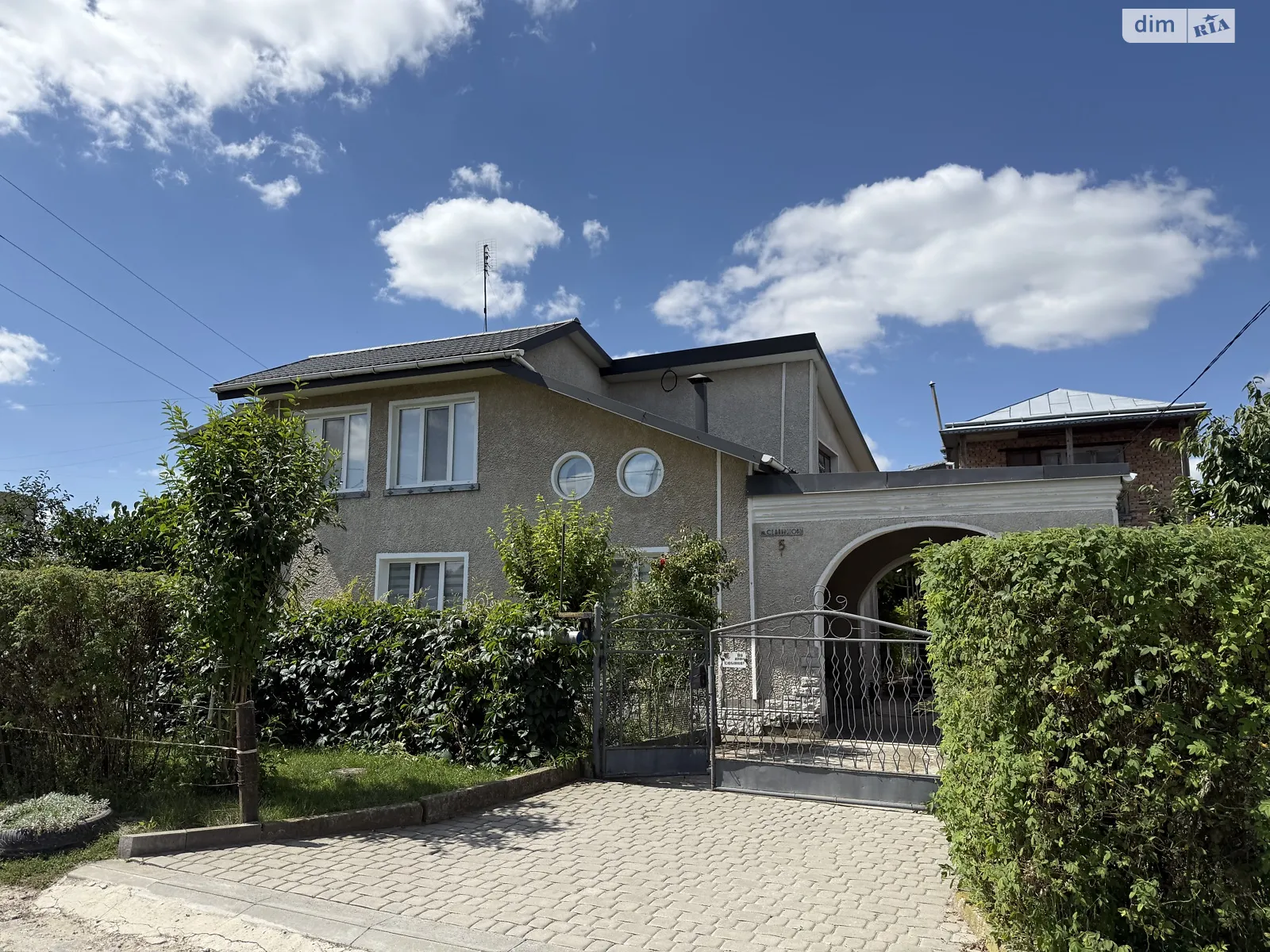 Продается дом на 2 этажа 99.7 кв. м с садом, цена: 155000 $ - фото 1